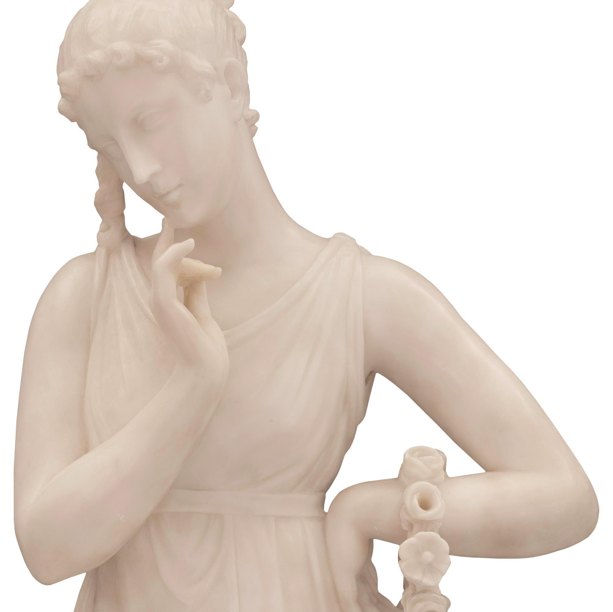 Statue italienne en albâtre du 19ème siècle représentant une belle jeune fille en vente 1