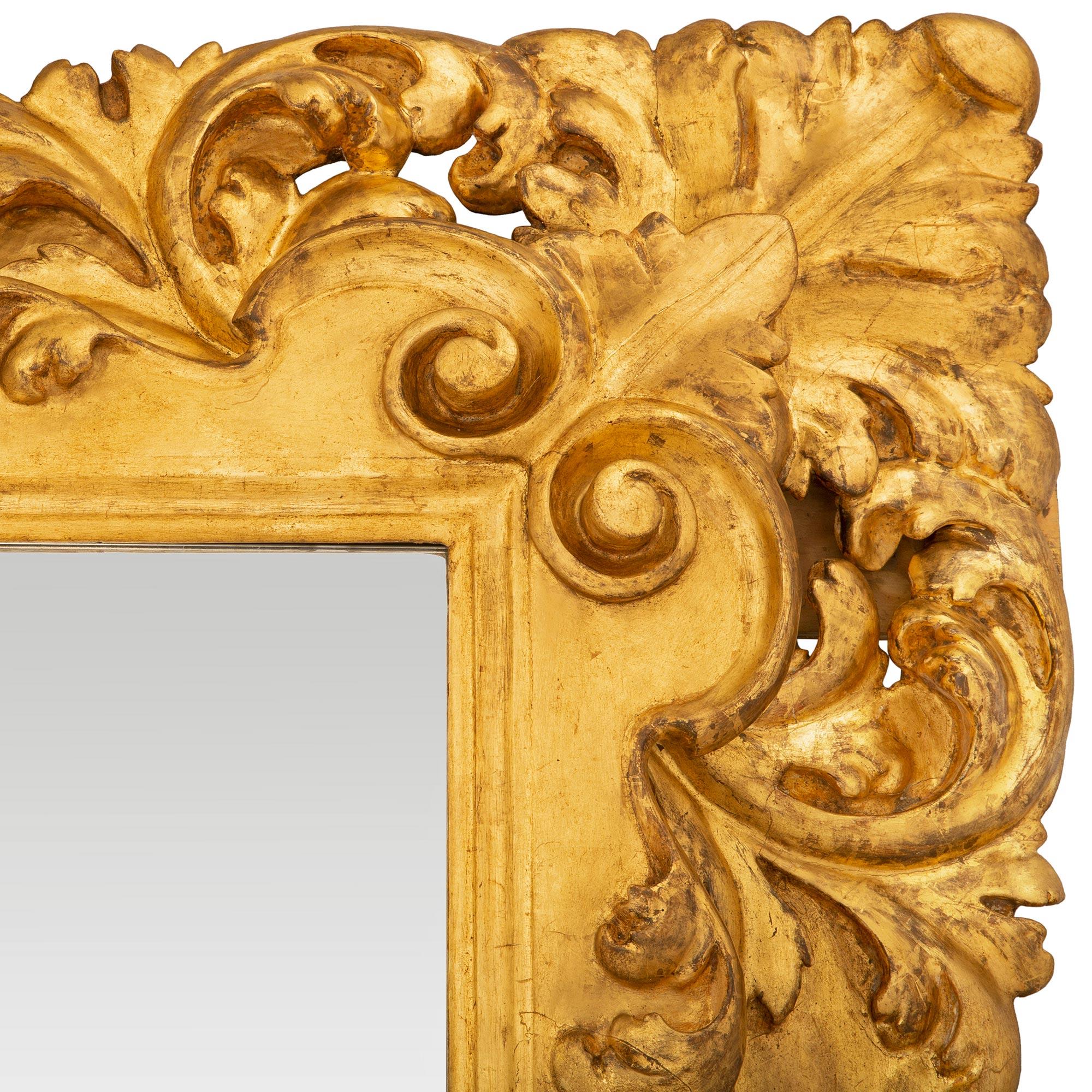 Bois doré Miroir baroque italien du 19ème siècle en bois doré en vente