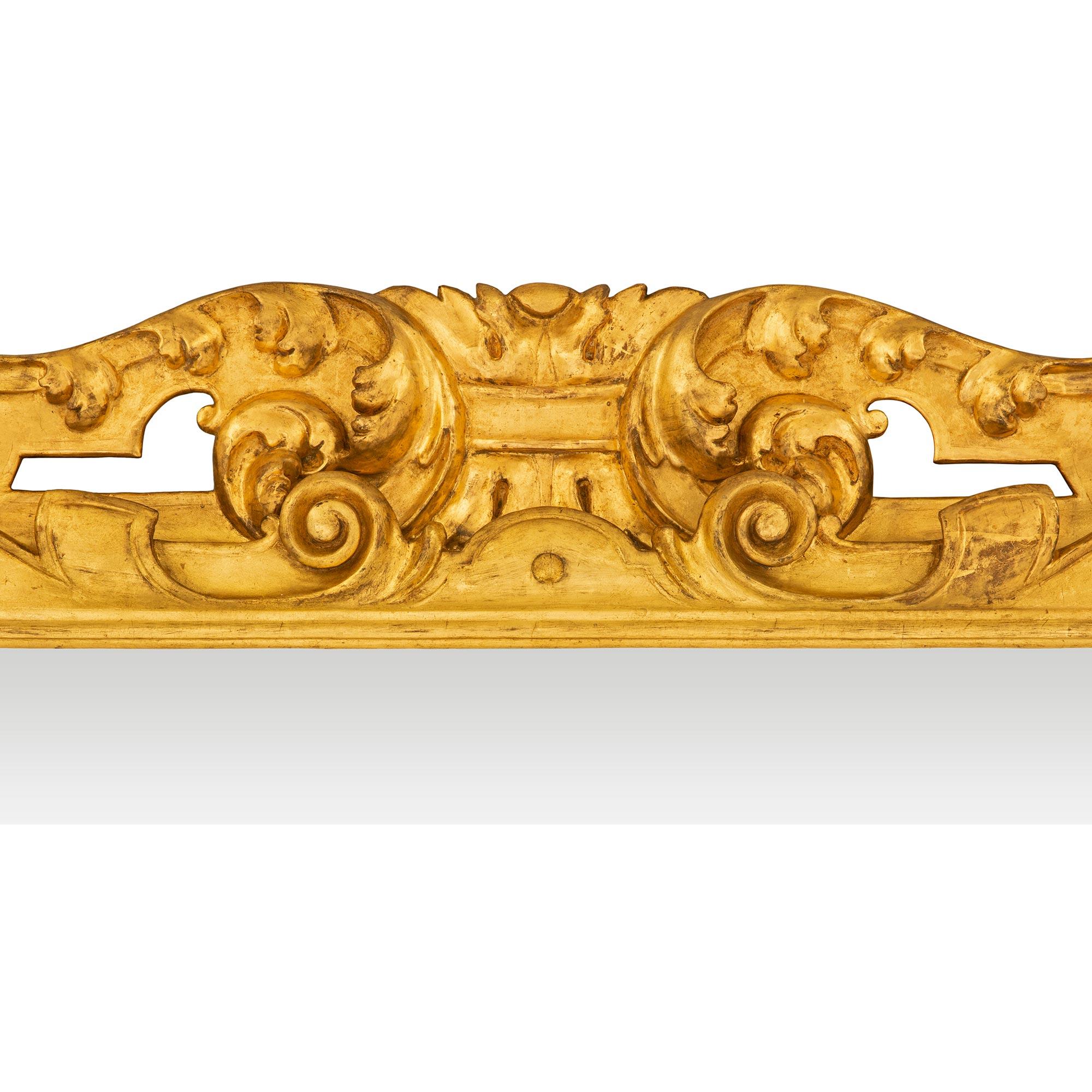 Miroir baroque italien du 19ème siècle en bois doré en vente 1