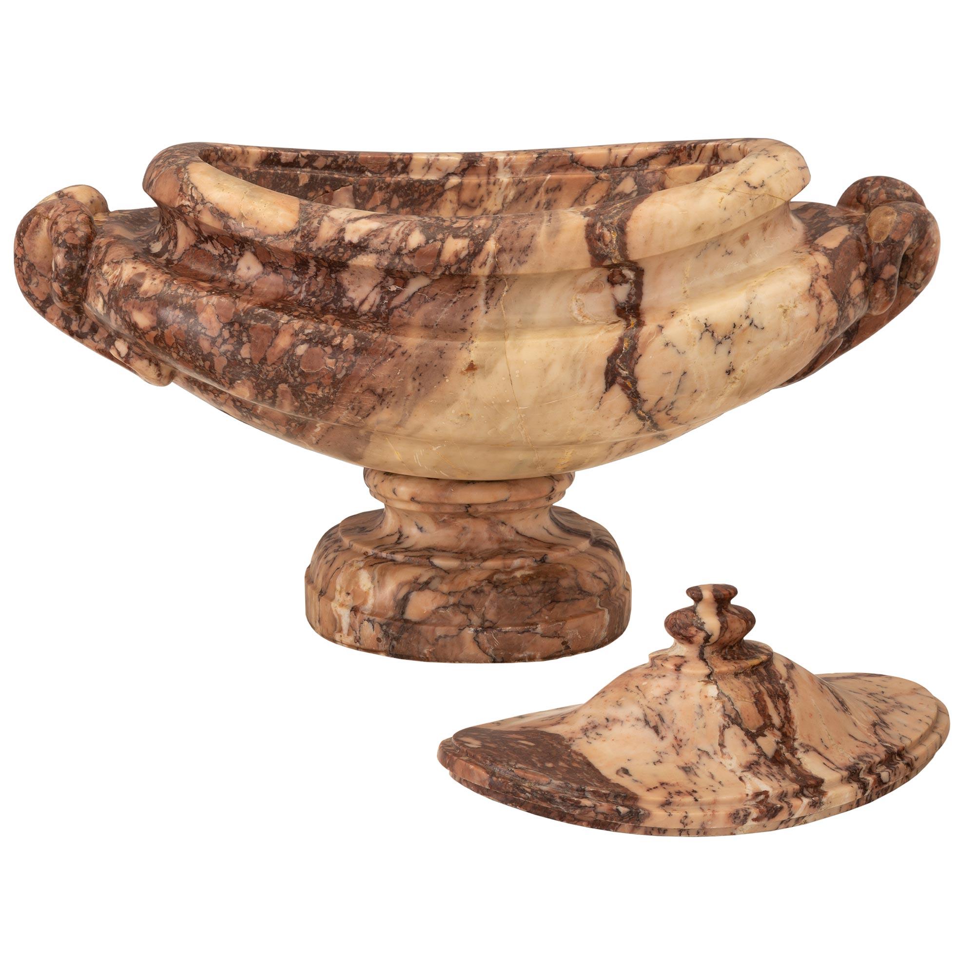 Italienische Brche Violette Marmor-Urne mit Deckel aus dem 19. Jahrhundert im Zustand „Gut“ im Angebot in West Palm Beach, FL