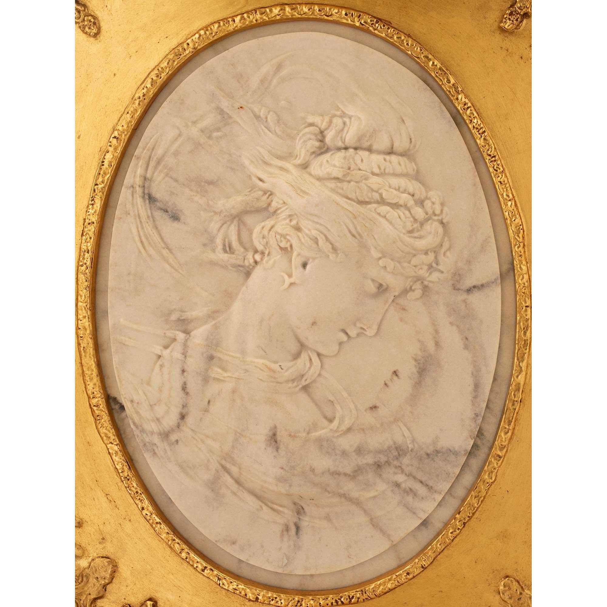 Italian 19th Century Carrara Marble Relief in a Giltwood Frame In Excellent Condition In West Palm Beach, FL
