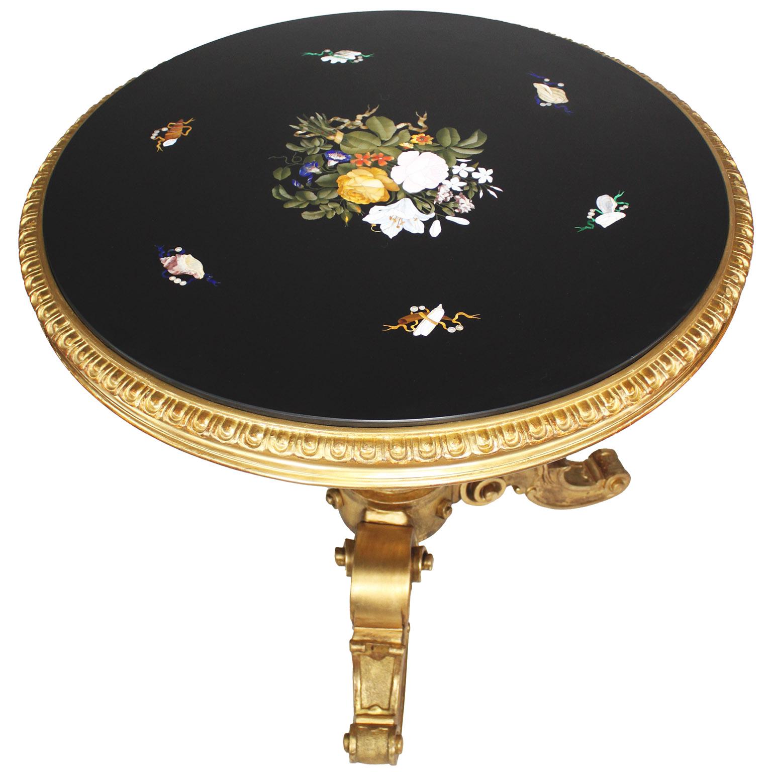Néo-baroque Table italienne du XIXe siècle en marqueterie de Pietra Dura Florentine sur un Stand en bois doré en vente