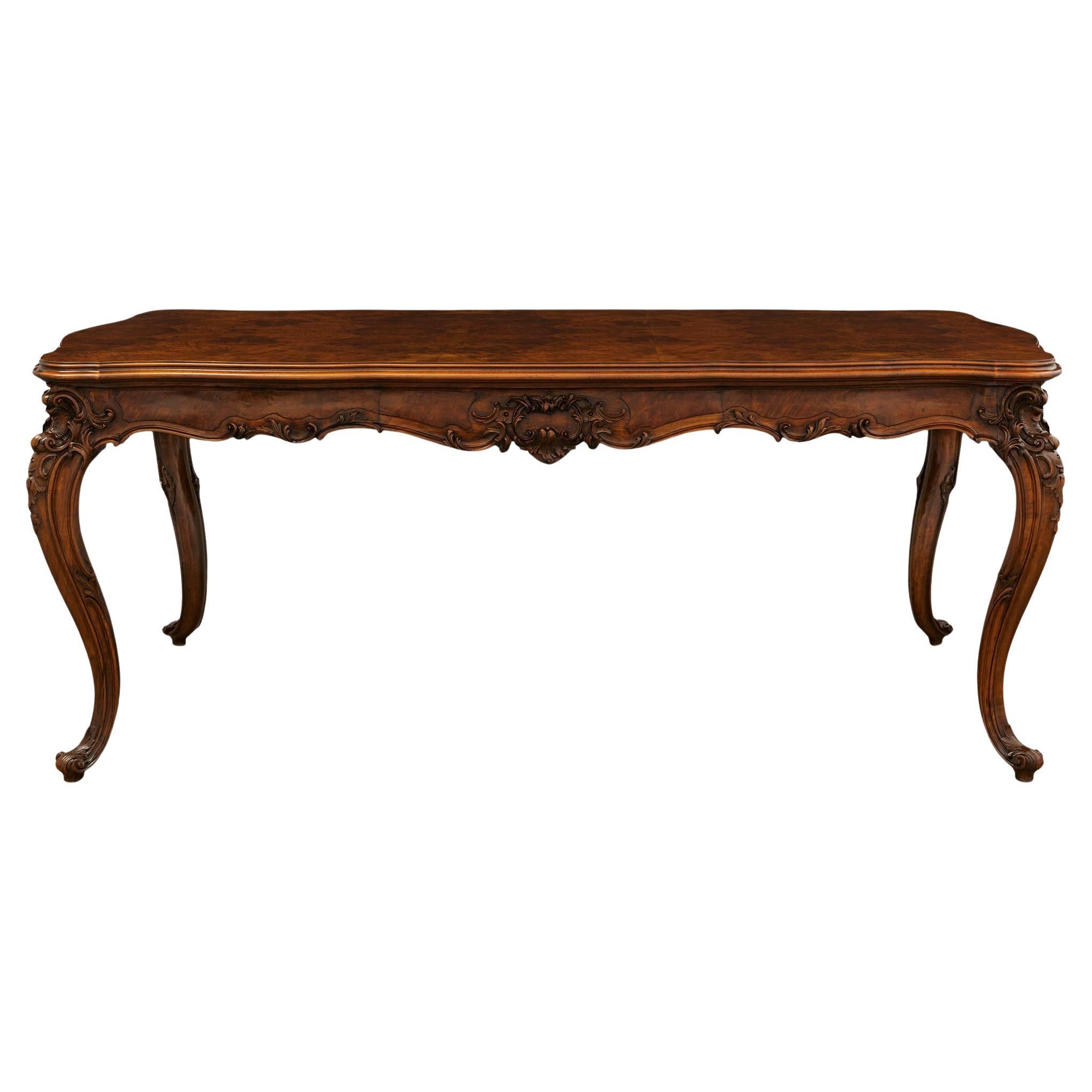 An Italian 19th century Louis XV st. Burl Walnut dining/center table en venta