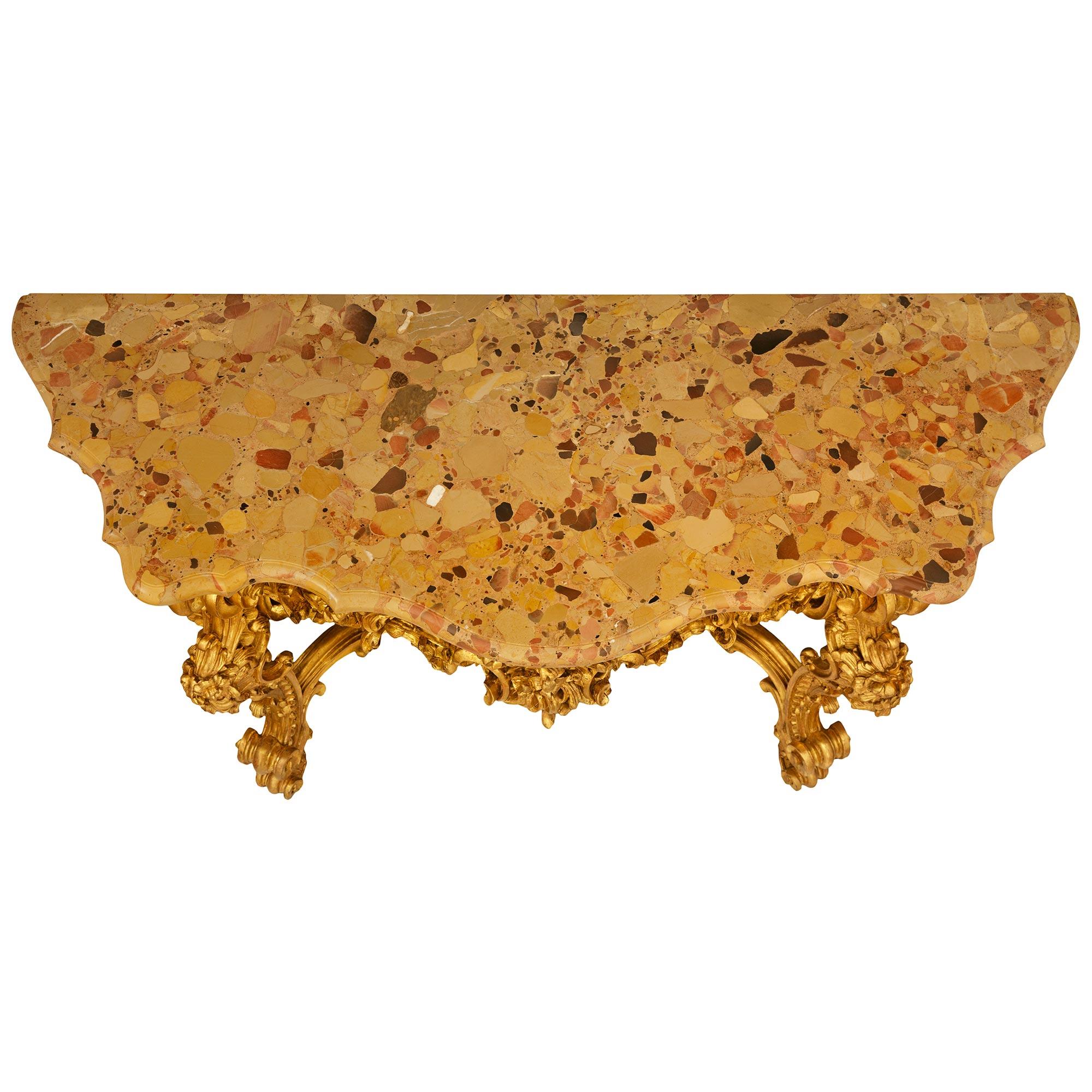 Consola italiana del siglo XIX de estilo Luis XV de madera dorada y mármol Breche D'Alep en venta 3