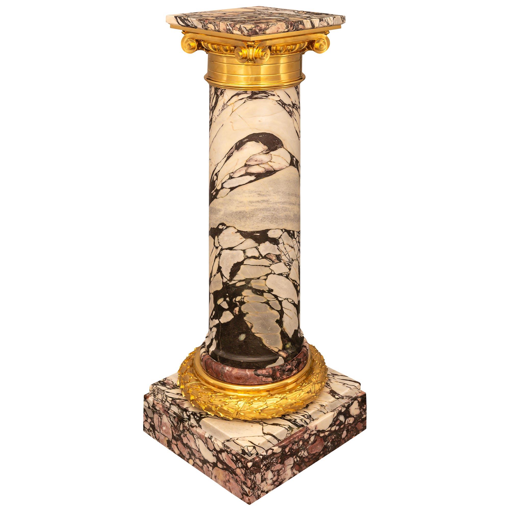 Eine italienische Marmor- und Ormolu-Säule aus dem 19. Jahrhundert, Louis XVI. (Italienisch) im Angebot