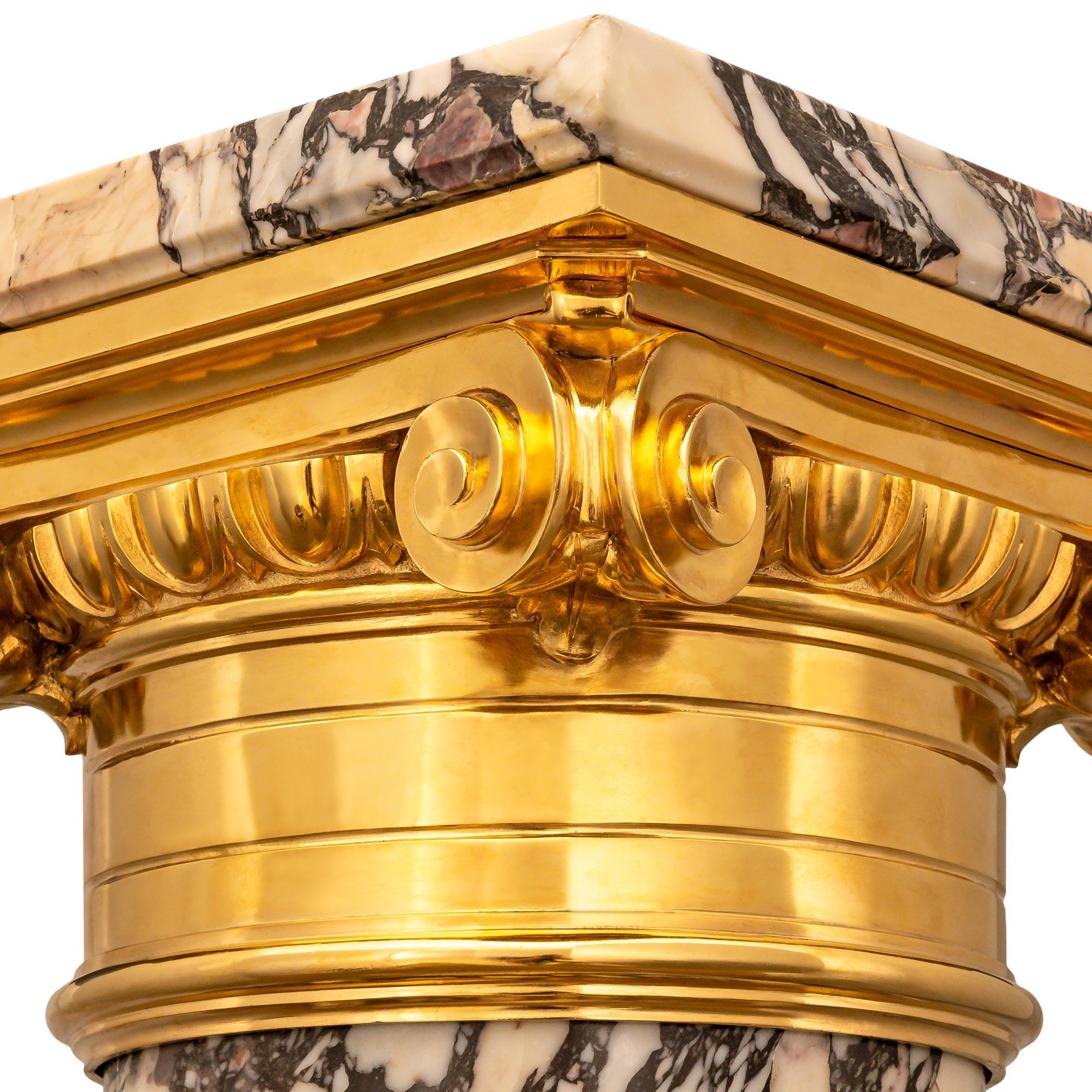 Eine italienische Marmor- und Ormolu-Säule aus dem 19. Jahrhundert, Louis XVI. im Zustand „Gut“ im Angebot in West Palm Beach, FL