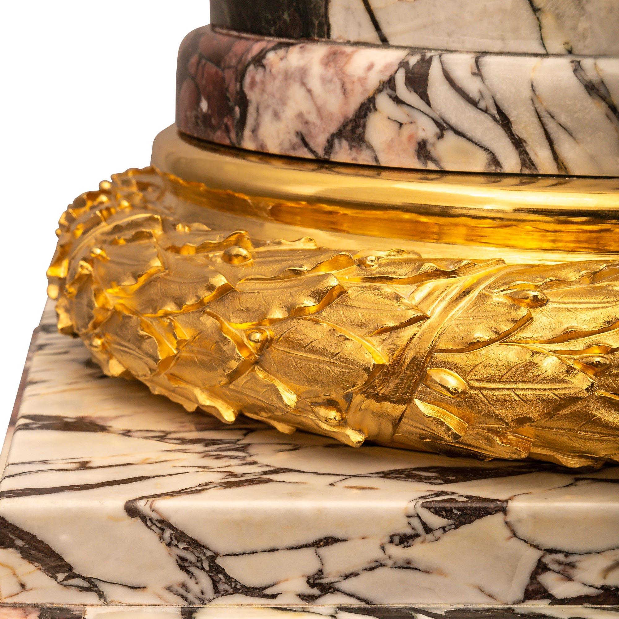 Eine italienische Marmor- und Ormolu-Säule aus dem 19. Jahrhundert, Louis XVI. im Angebot 1