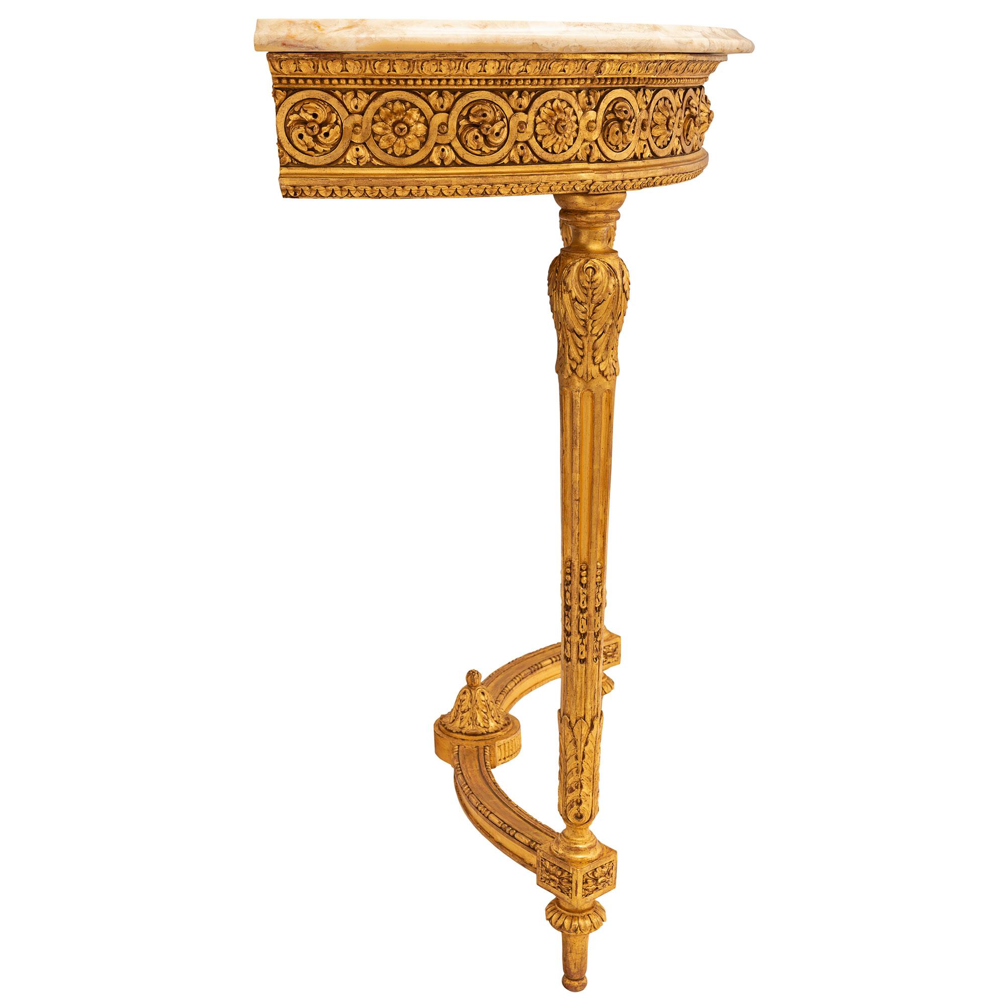 XIXe siècle Console italienne du 19e siècle de style Louis XVI en bois doré et marbre Jaune du Jura en vente