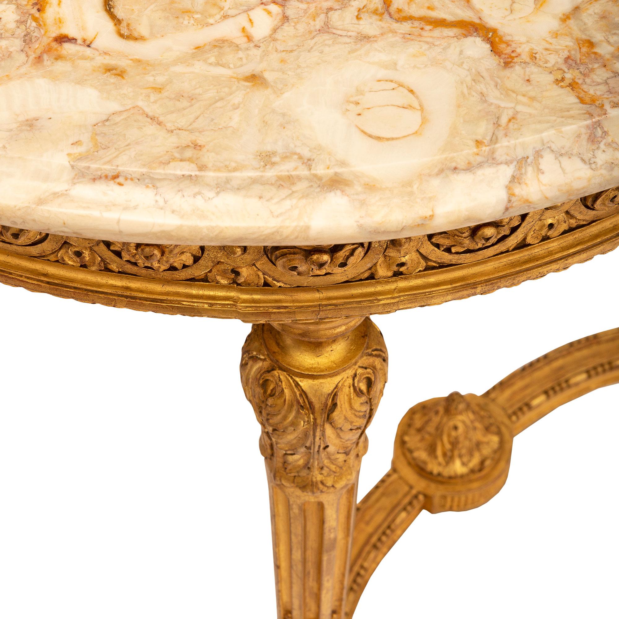 Marbre Console italienne du 19e siècle de style Louis XVI en bois doré et marbre Jaune du Jura en vente