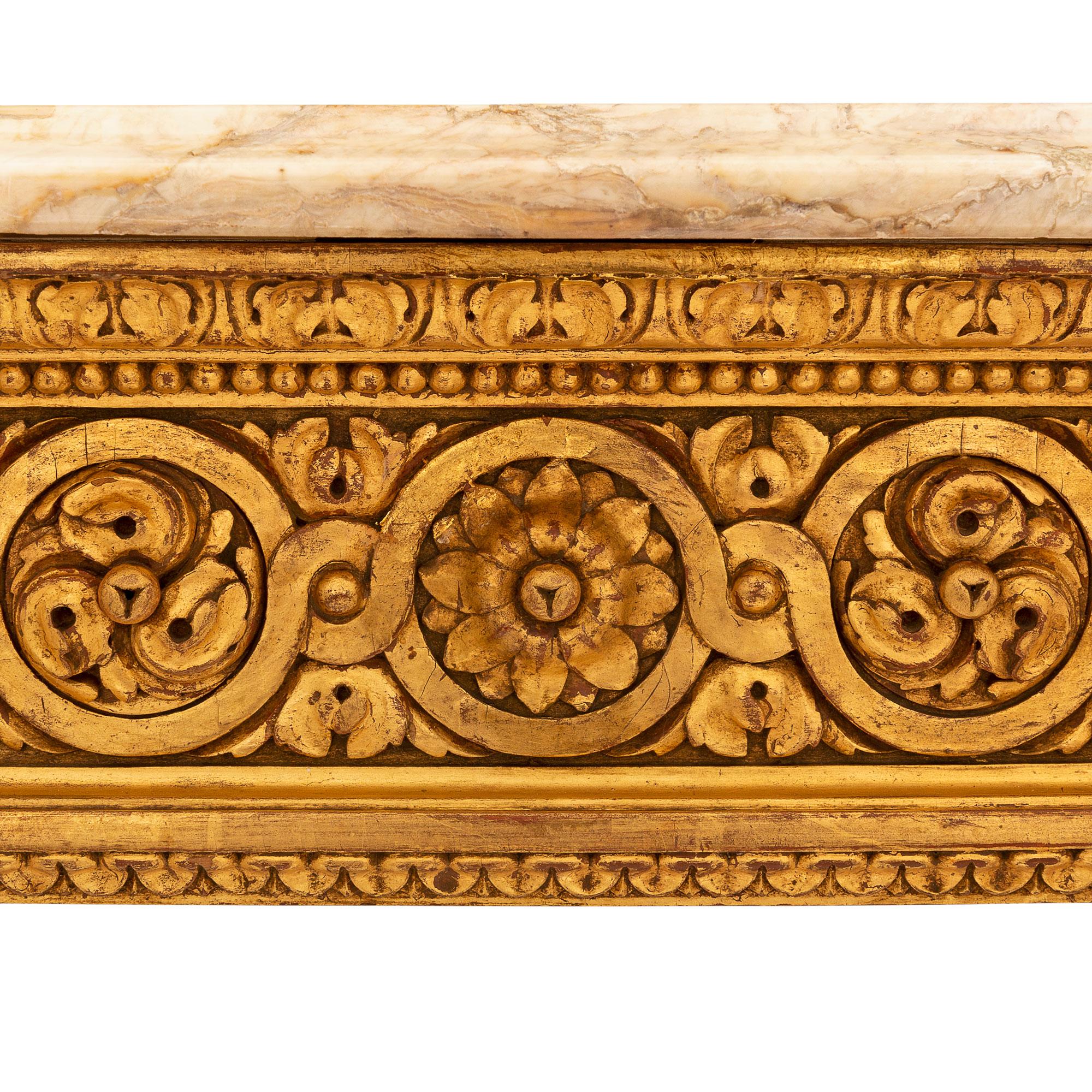 Console italienne du 19e siècle de style Louis XVI en bois doré et marbre Jaune du Jura en vente 1