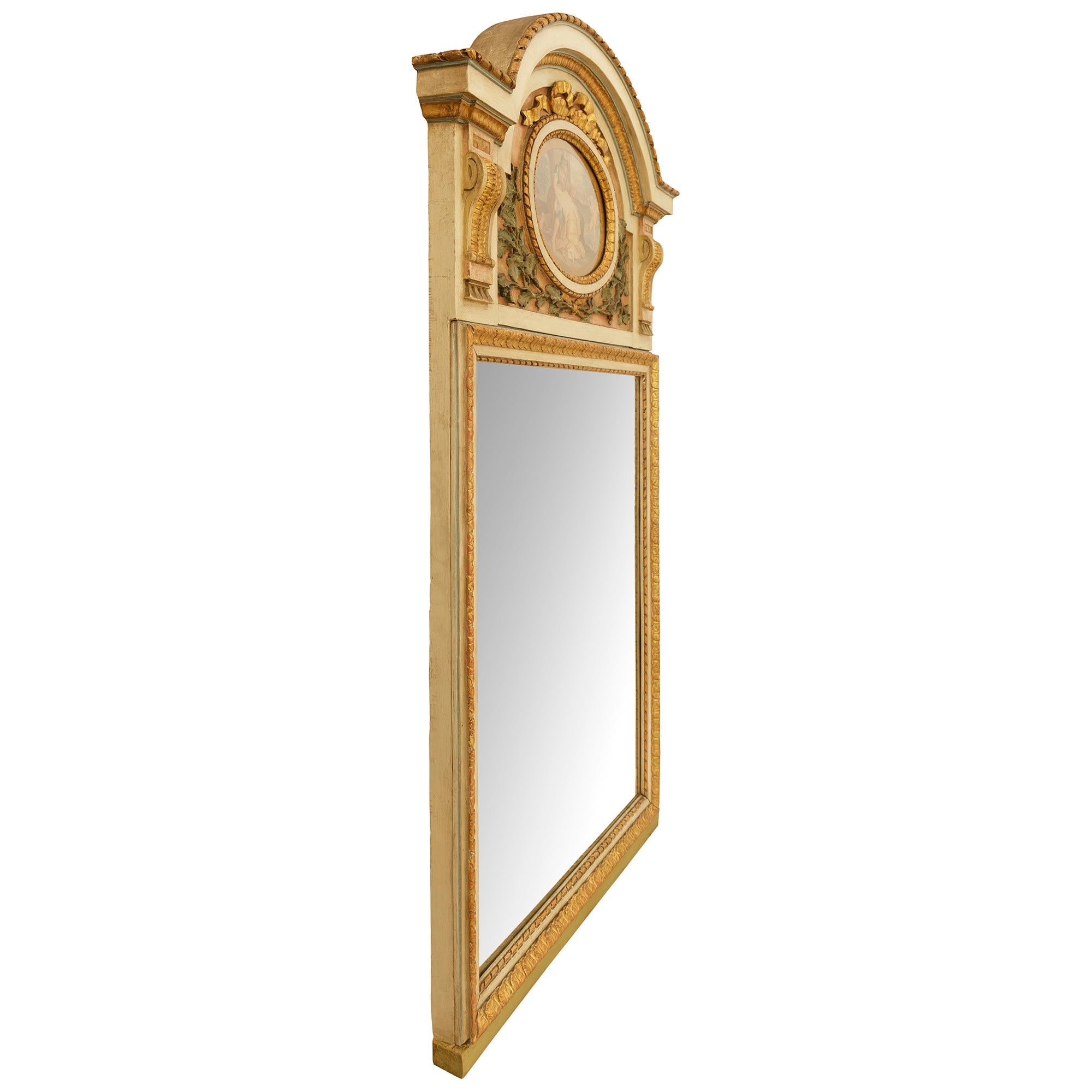 Italienischer Trumeau-Spiegel aus patiniertem Holz und Giltwood aus dem 19. (Louis XVI.) im Angebot