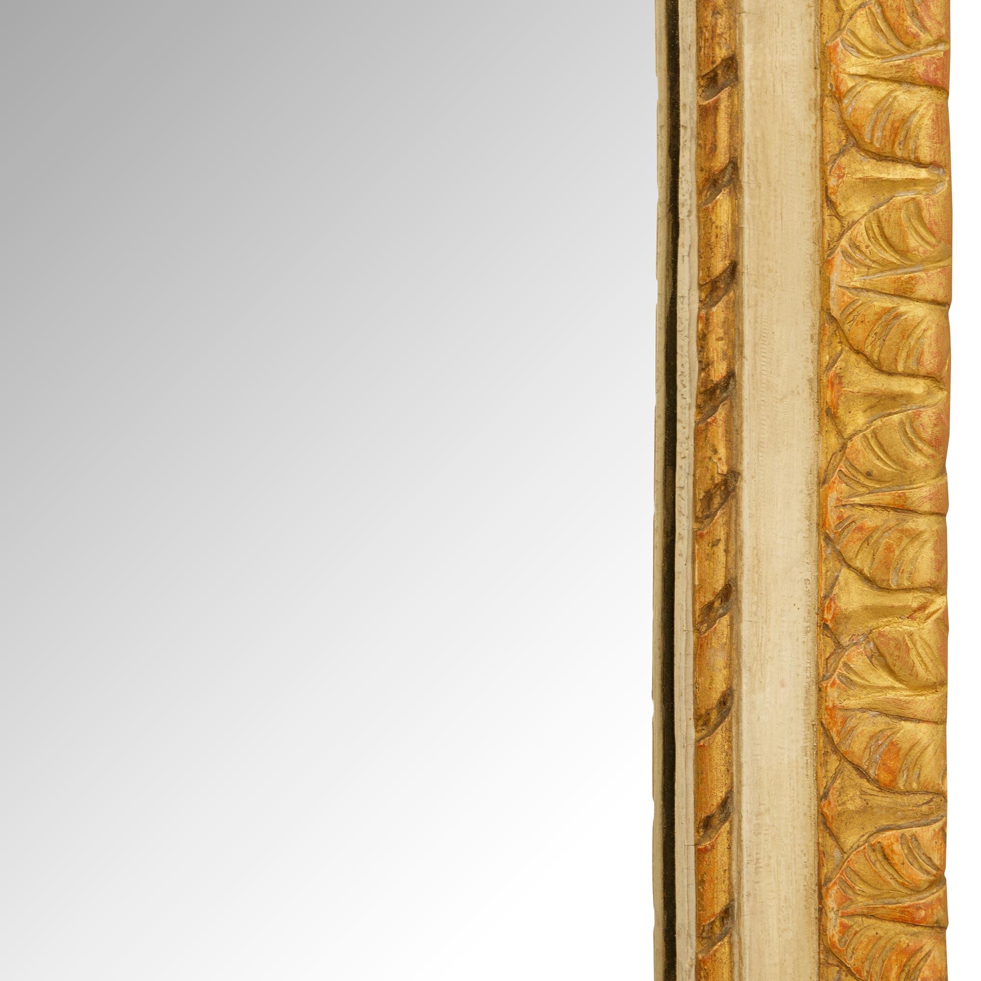 Italienischer Trumeau-Spiegel aus patiniertem Holz und Giltwood aus dem 19. im Angebot 1