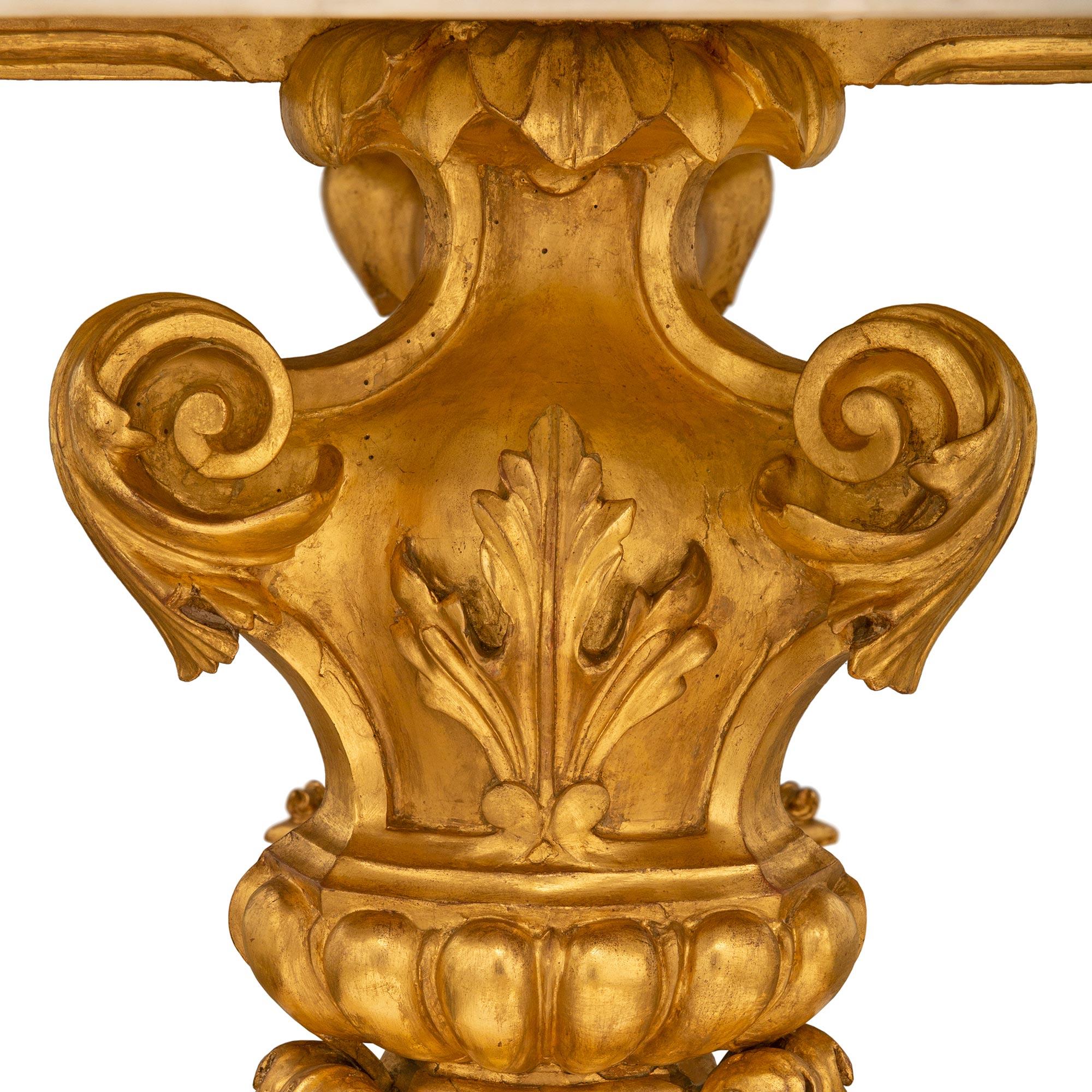 Table centrale italienne en marbre du 19e siècle en vente 1