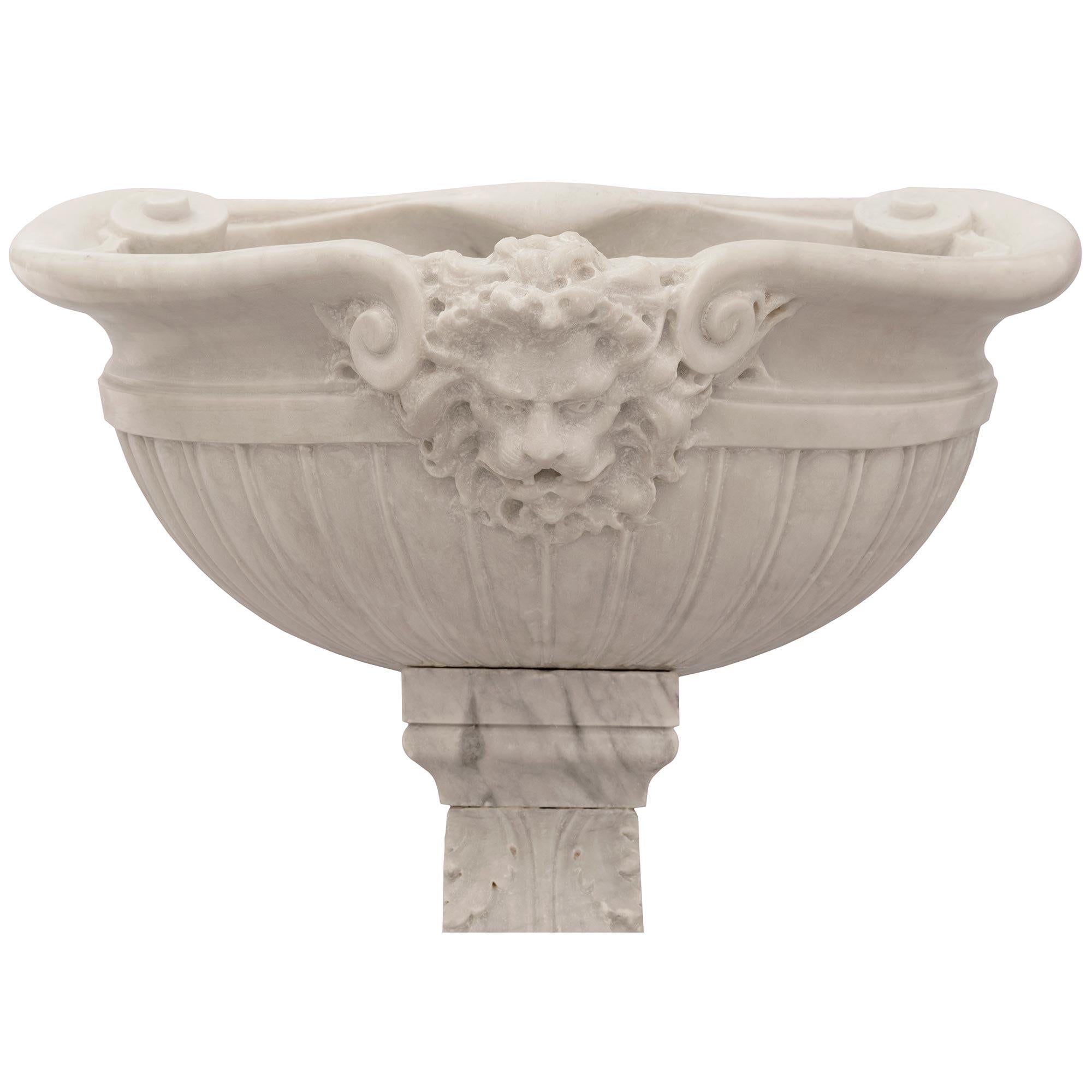 Neoclassical An Italian 19th century Neo-Classical st Carrara marble bird bath/sink For Sale