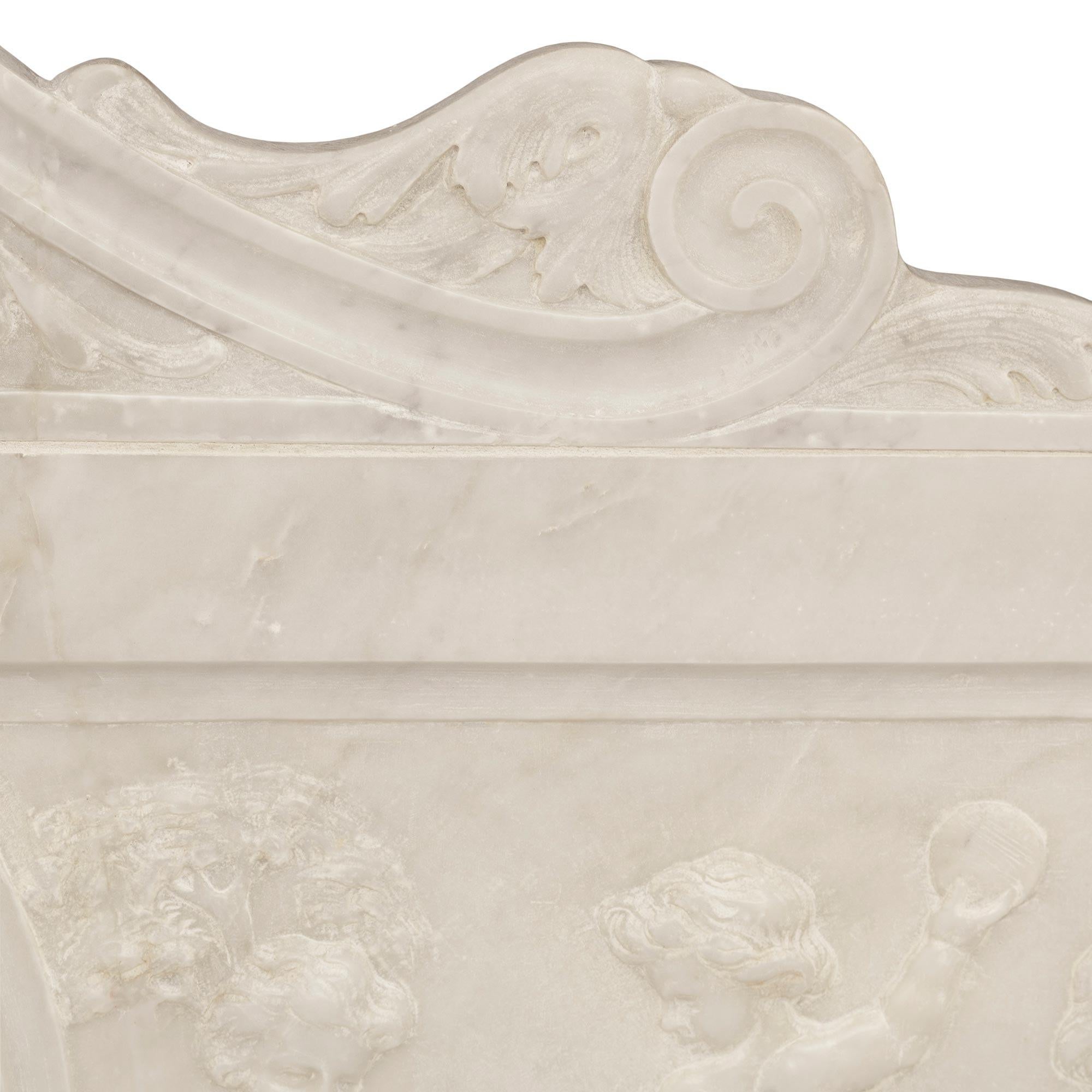 Marmo di Carrara Panca neoclassica italiana del XIX secolo in marmo bianco di Carrara in vendita