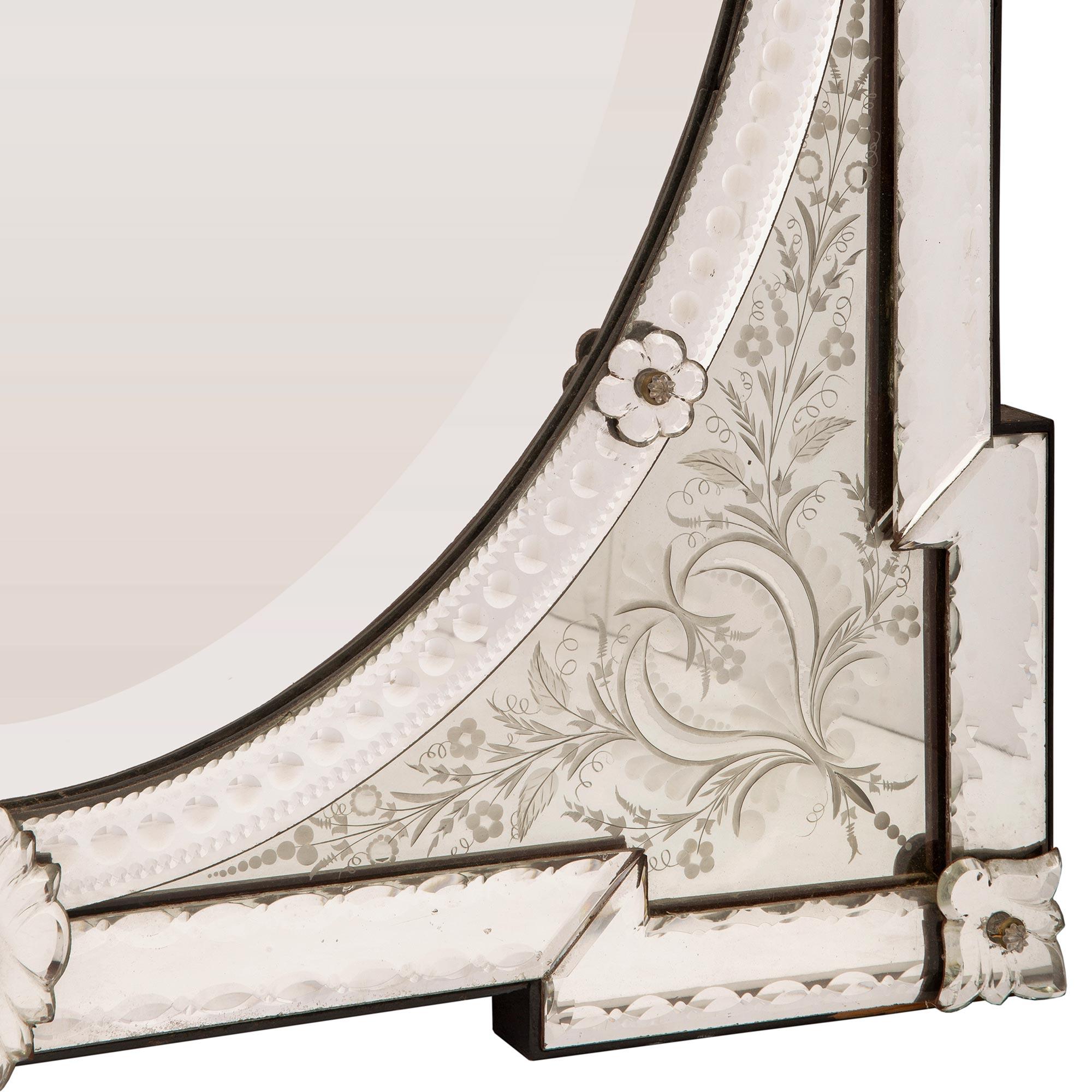Miroir de style vénitien italien du XIXe siècle en vente 4
