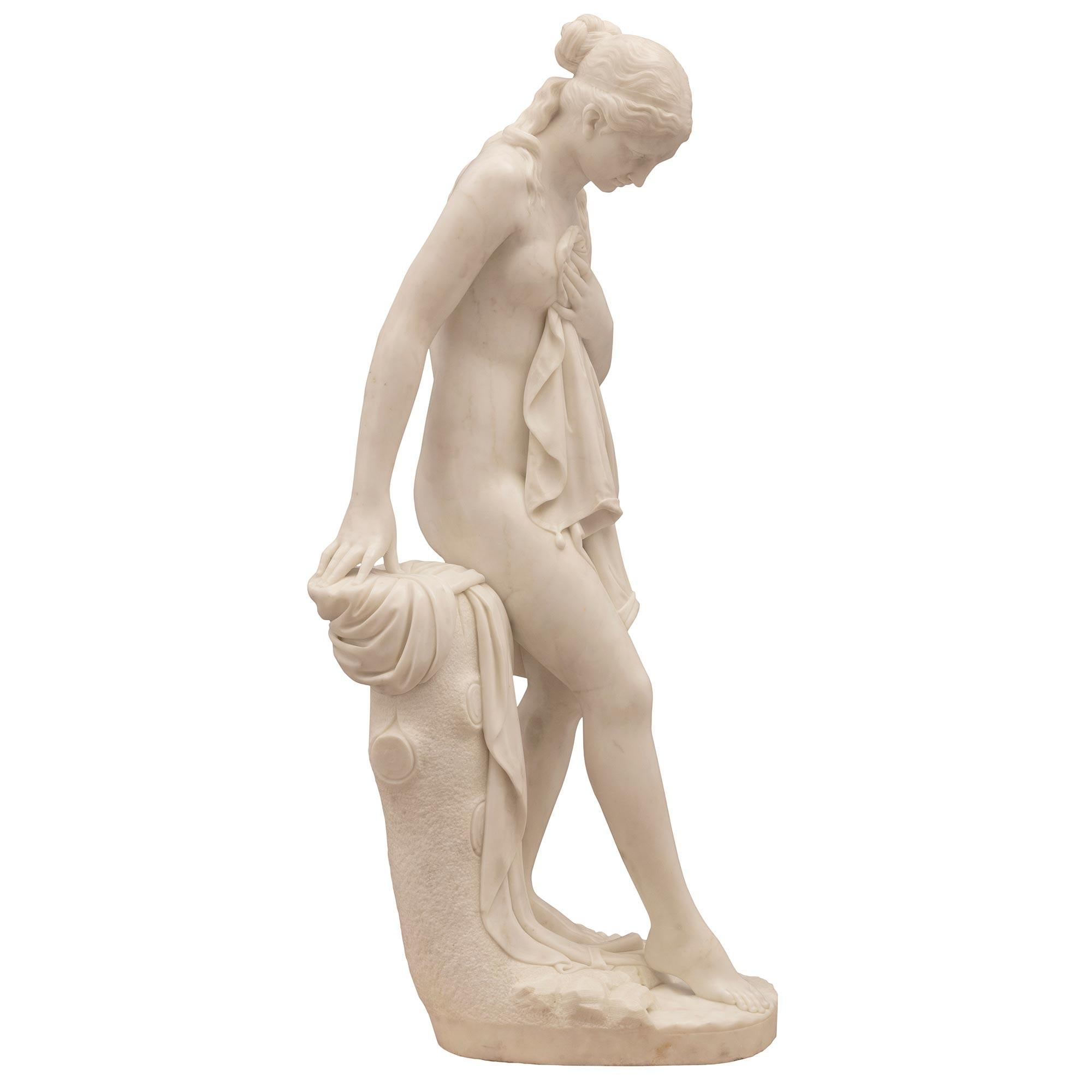 Italian 19th Century White Carrara Marble Statue of a Beautiful Bathing Woman For Sale 1