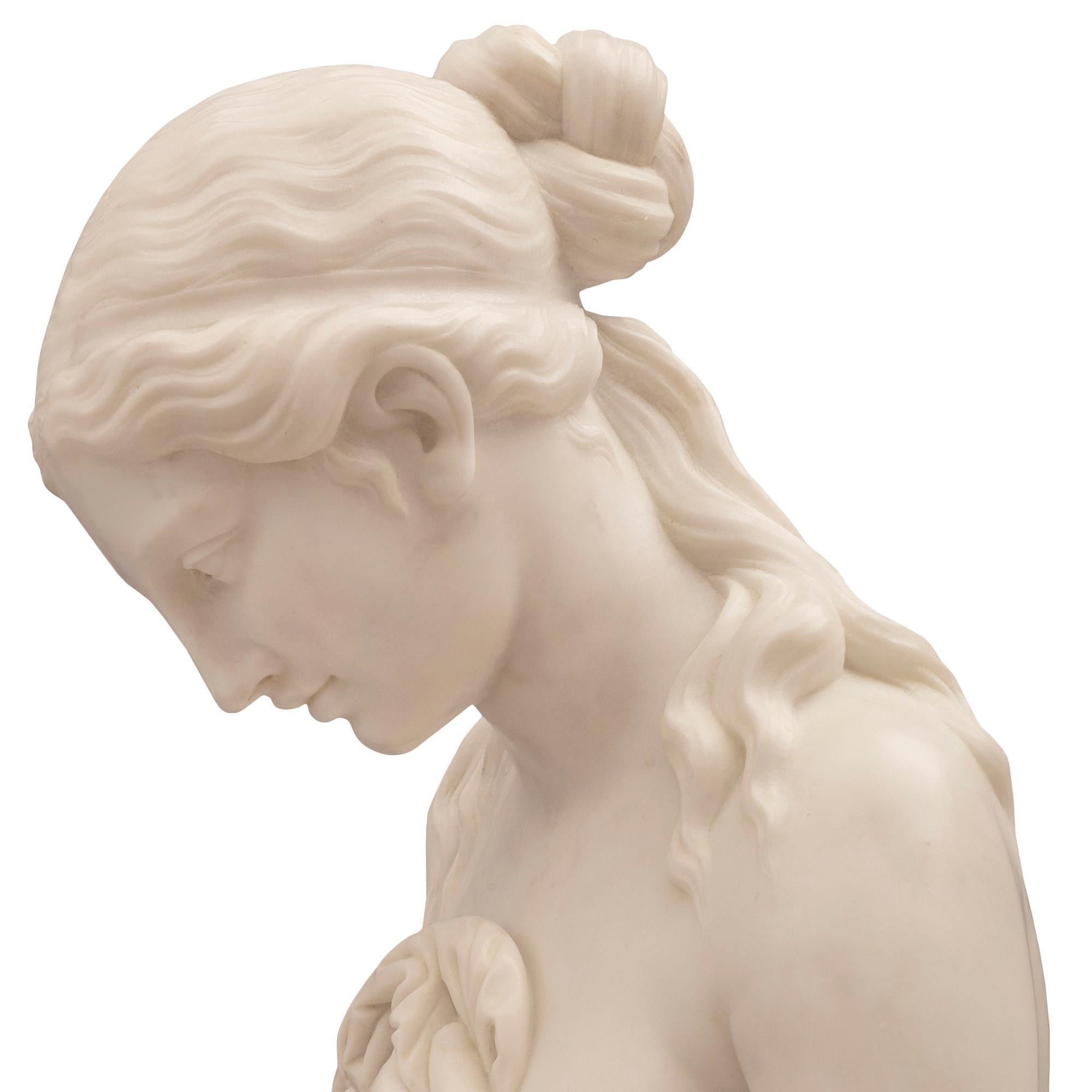 Italian 19th Century White Carrara Marble Statue of a Beautiful Bathing Woman For Sale 2