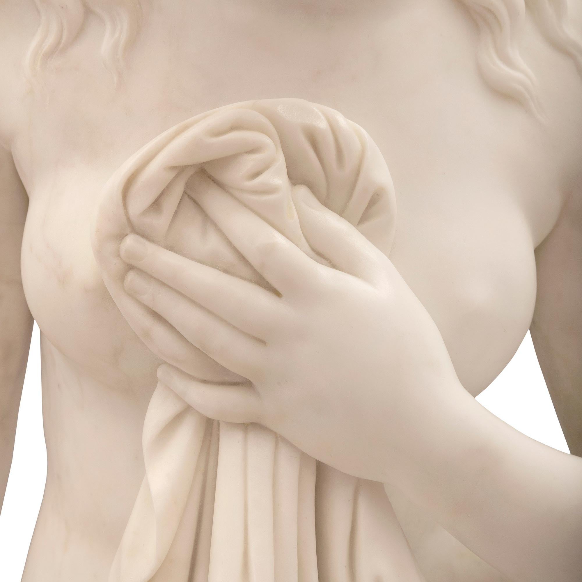 Italian 19th Century White Carrara Marble Statue of a Beautiful Bathing Woman For Sale 3
