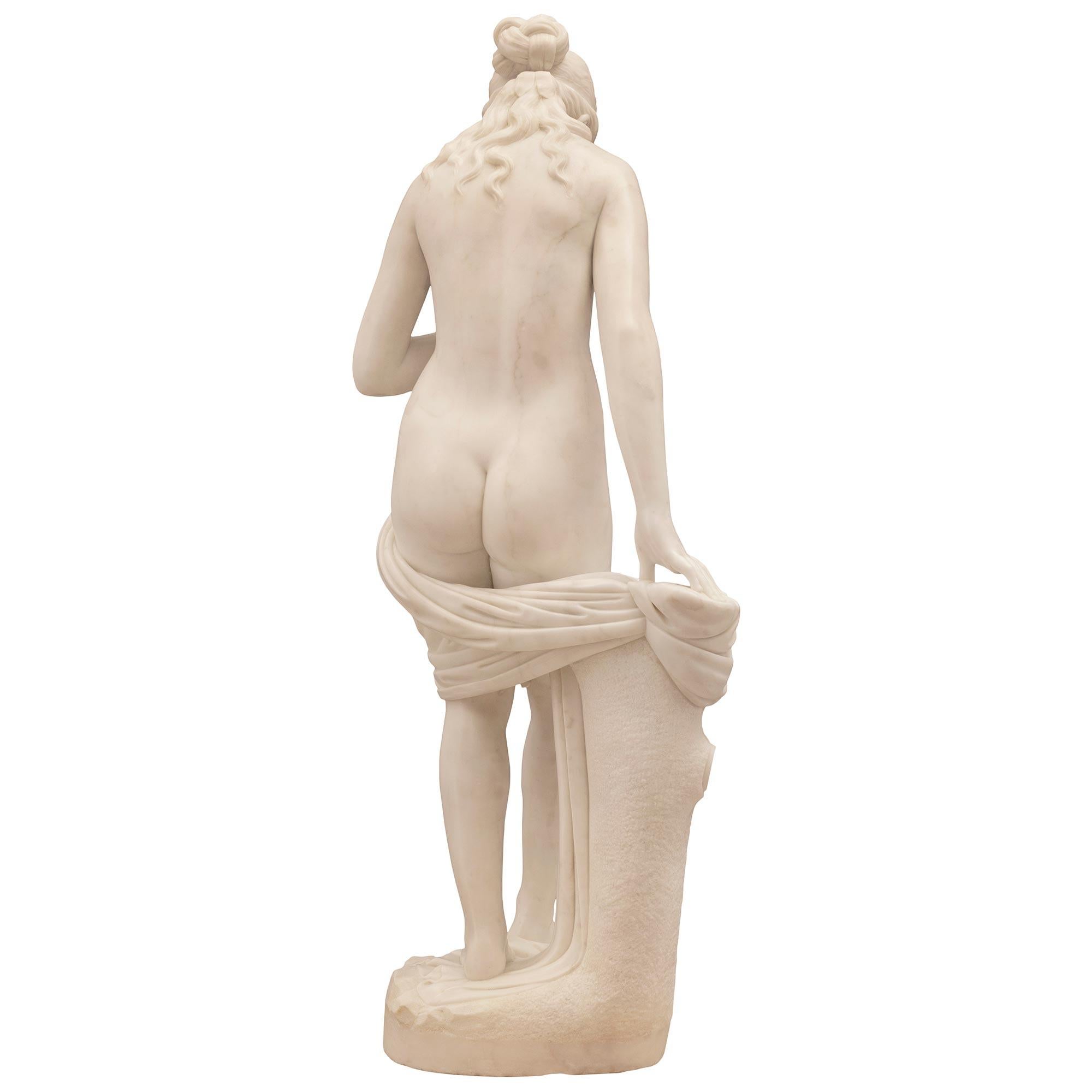 Italian 19th Century White Carrara Marble Statue of a Beautiful Bathing Woman For Sale 6
