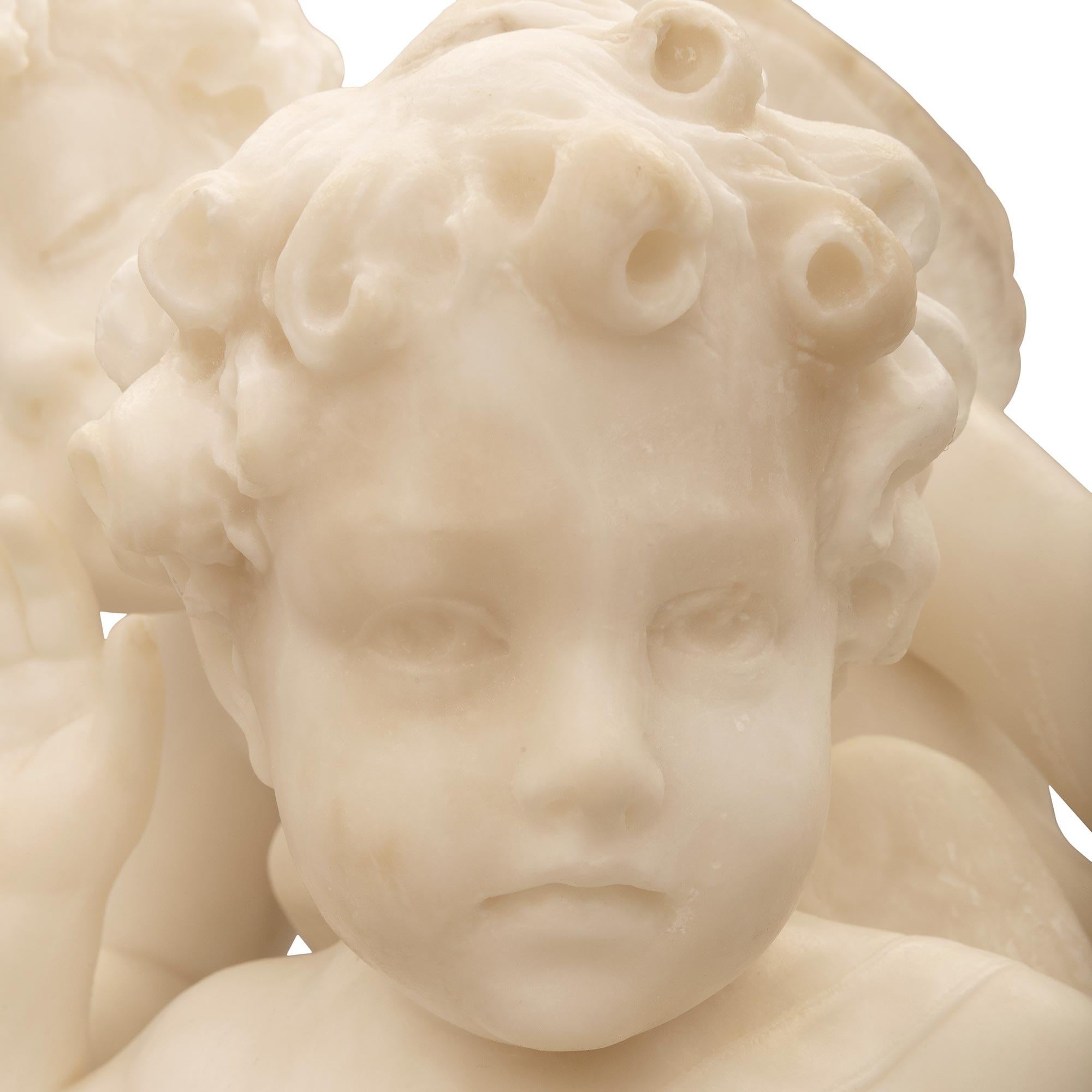 Statue italienne du 19ème siècle en marbre blanc de Carrare intitulée Amore Sdegnato en vente 2