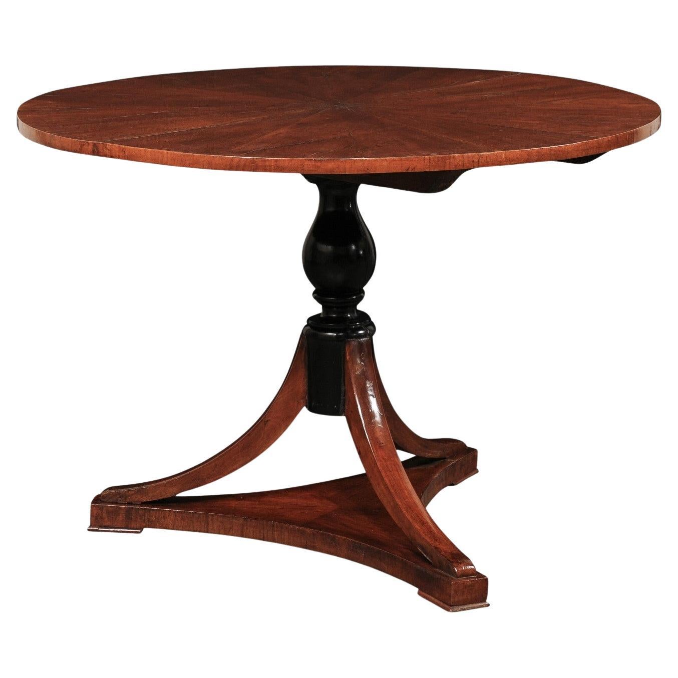 A.I.C., table ronde italienne de 46 pouces avec plateau en placage décoratif, 19e C. en vente