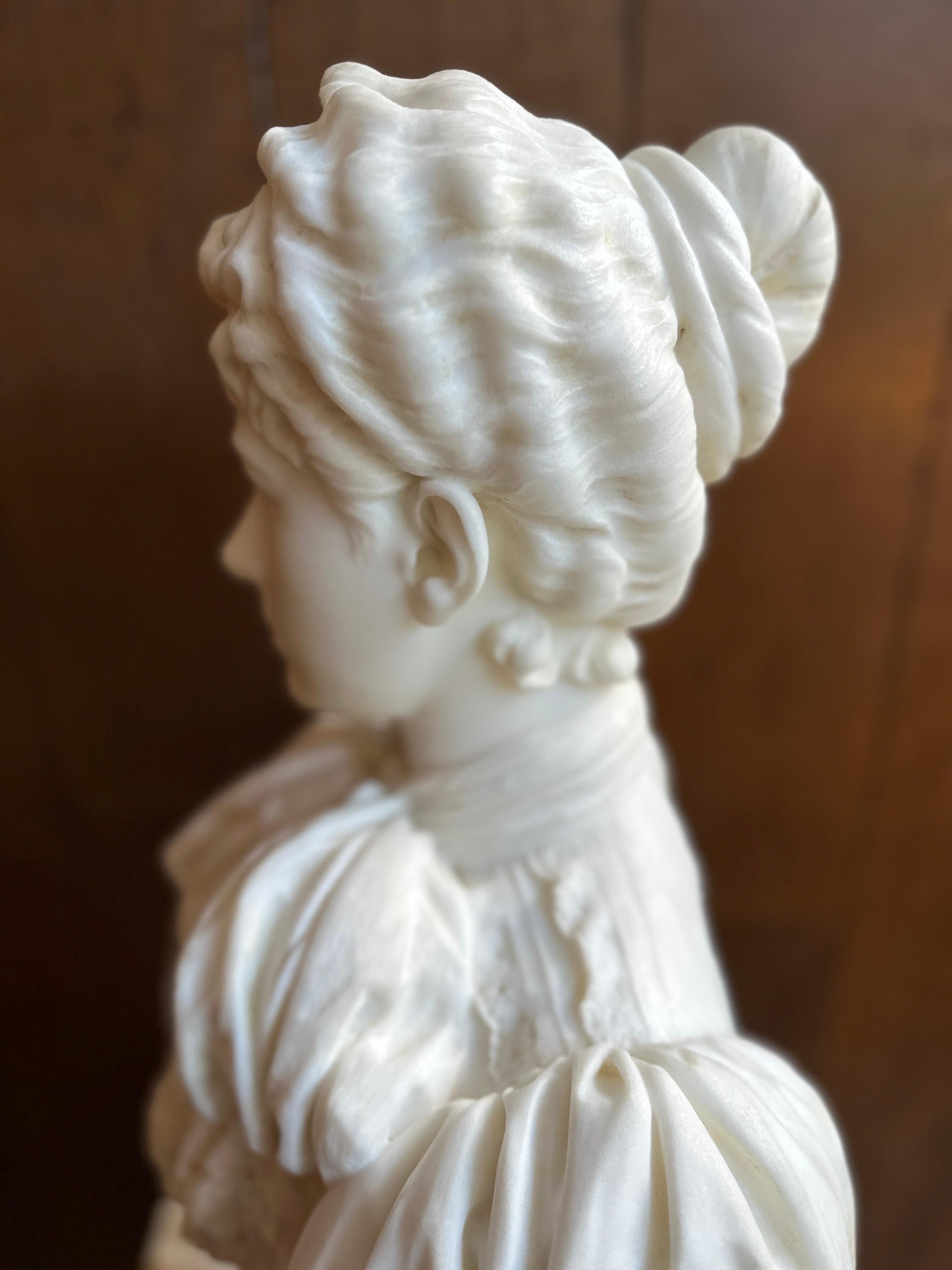 Eine antike italienische weibliche Büste aus weißem Bildhauermarmor BY G Focardi Florenz  im Angebot 3