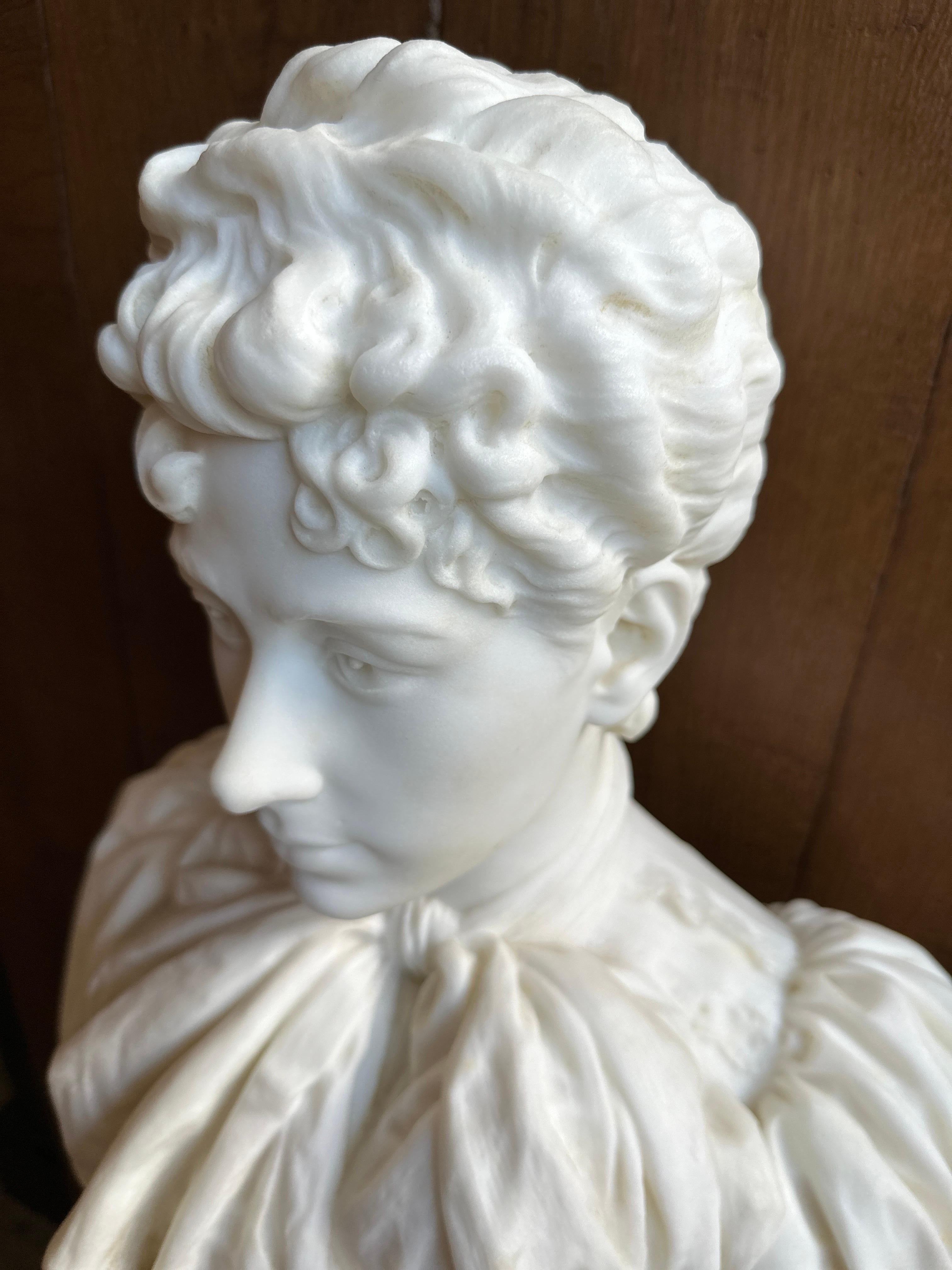 Eine antike italienische weibliche Büste aus weißem Bildhauermarmor BY G Focardi Florenz  (Handgeschnitzt) im Angebot