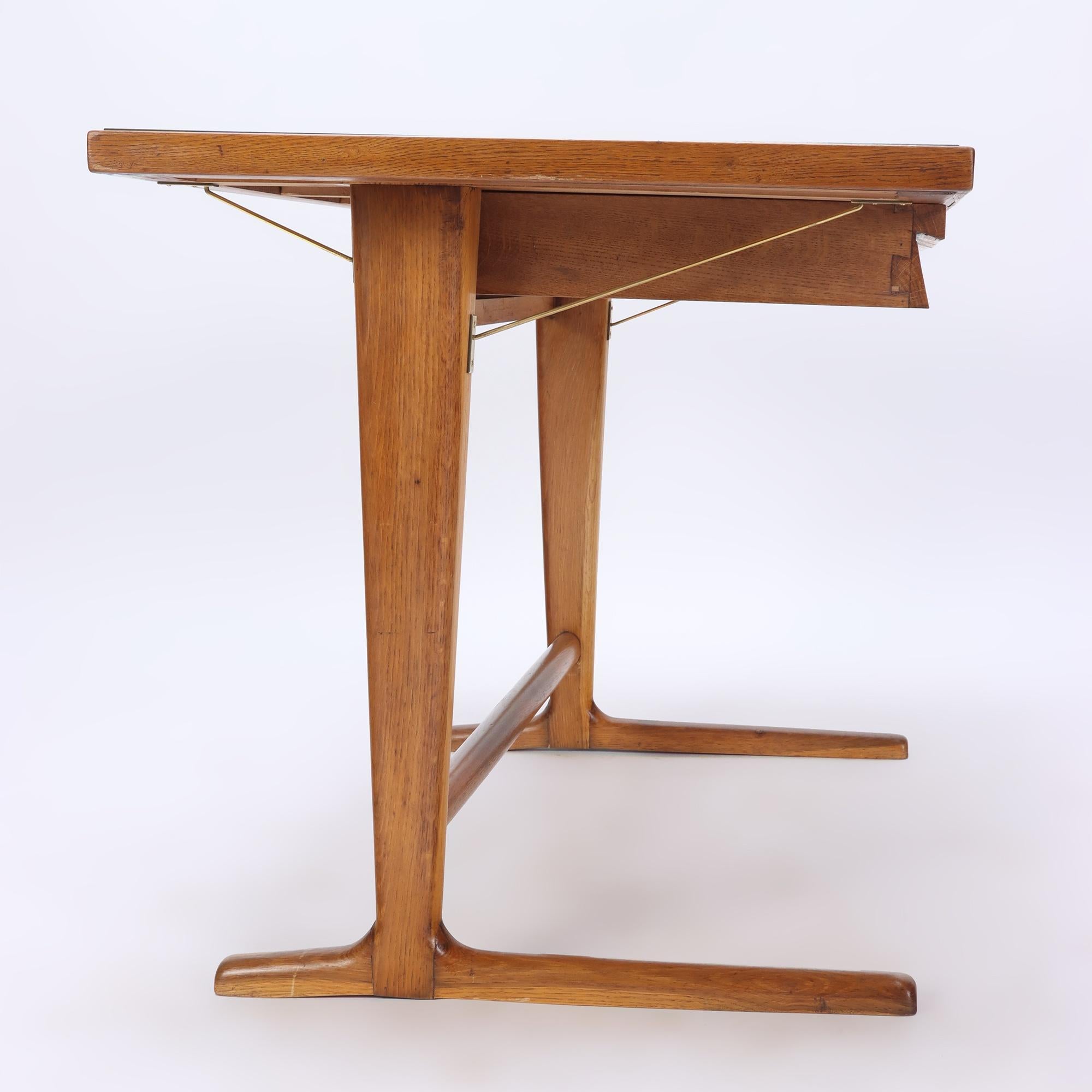 Italian Architect's Oak Table / Desk Made with a Slant, circa 1960 In Good Condition For Sale In Philadelphia, PA