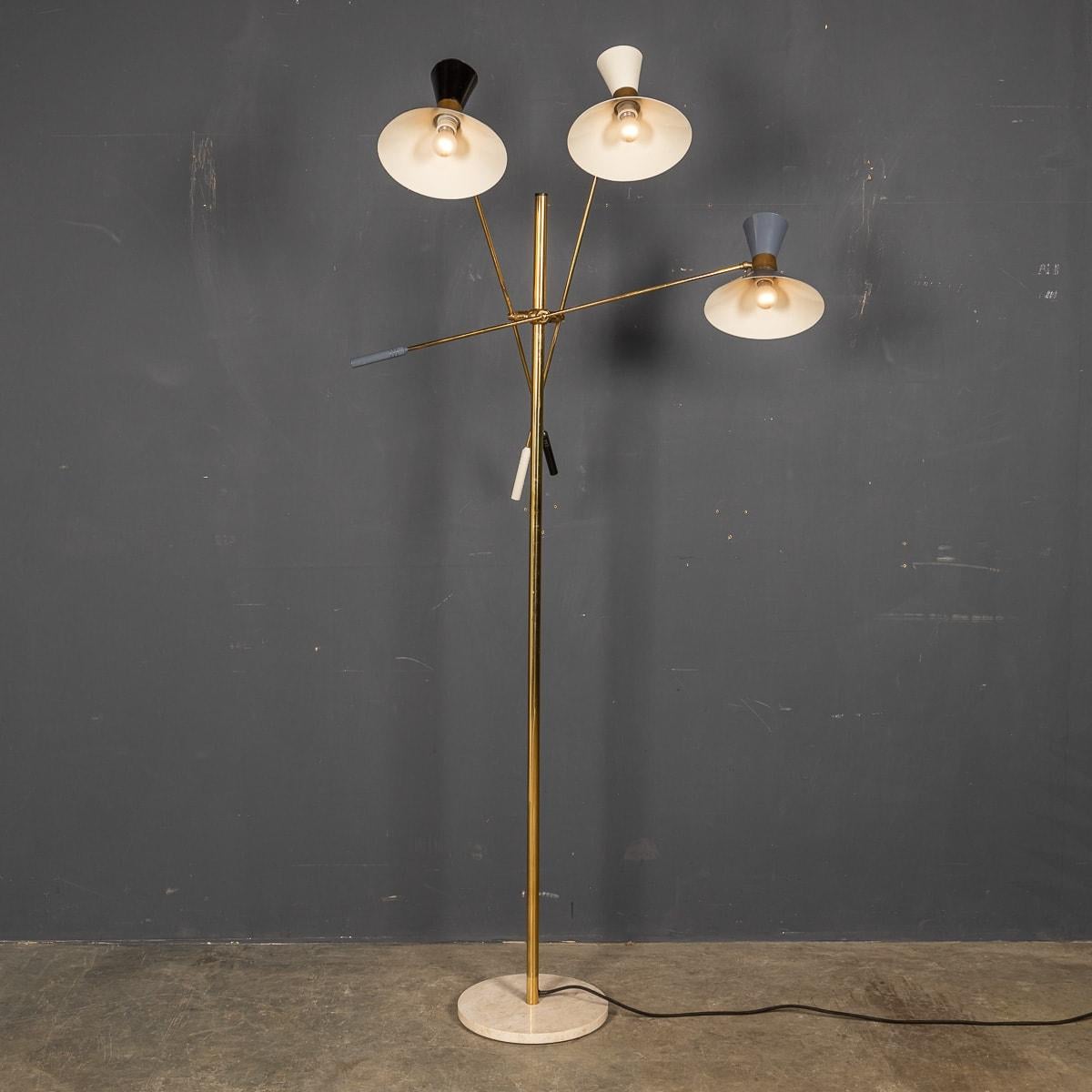 An Italian Articulated Standing Floor Lamp c.1970 In Good Condition For Sale In Royal Tunbridge Wells, Kent