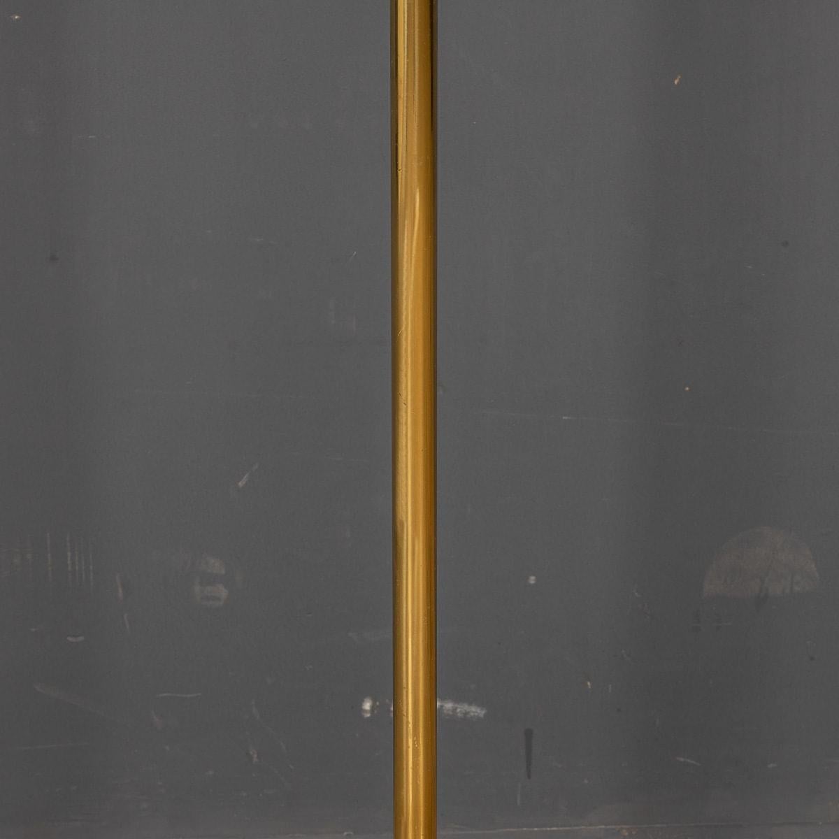 Eine italienische Stehlampe mit Gelenken, ca. 1970 (Messing) im Angebot