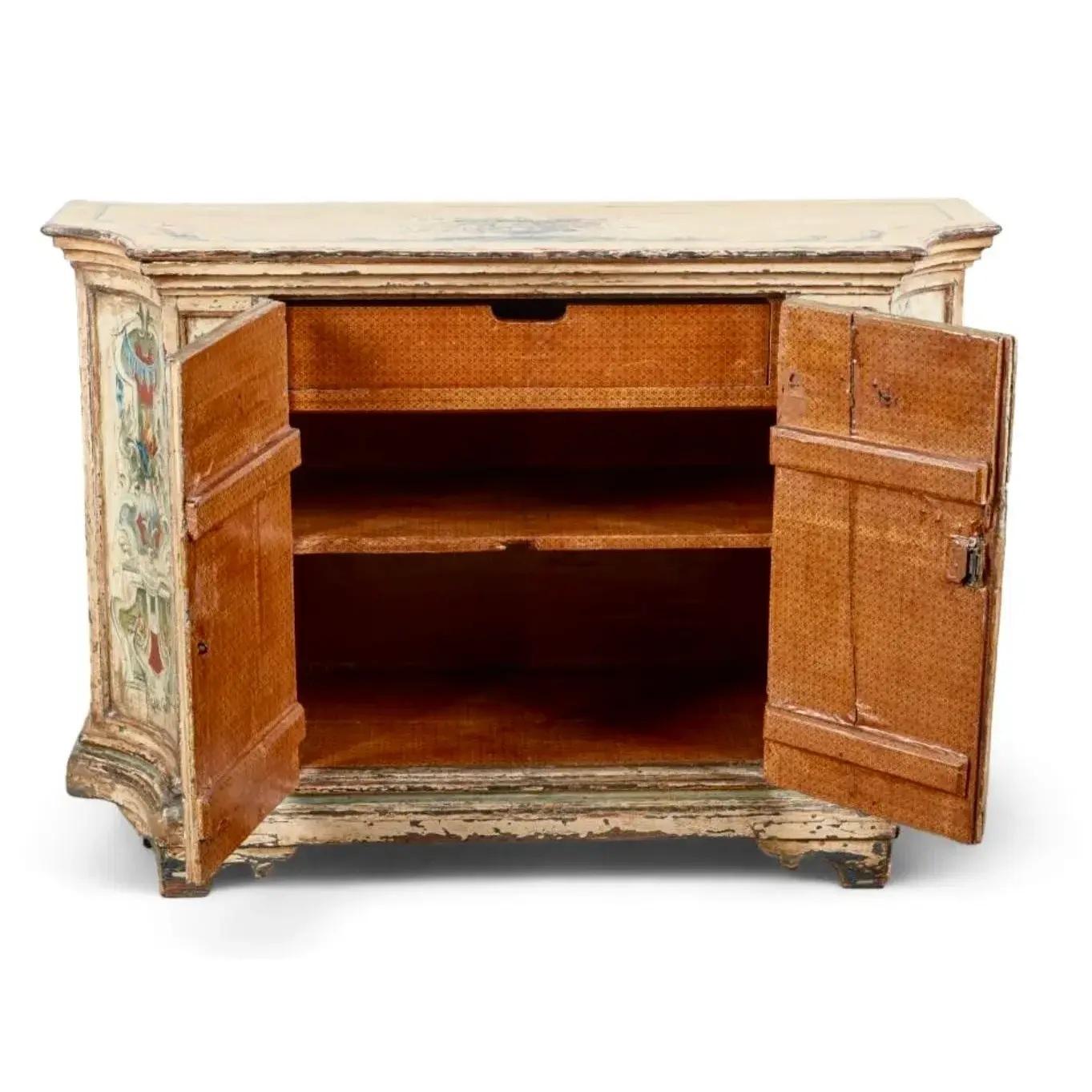 Crédence baroque italienne peinte en polychrome en vente 1