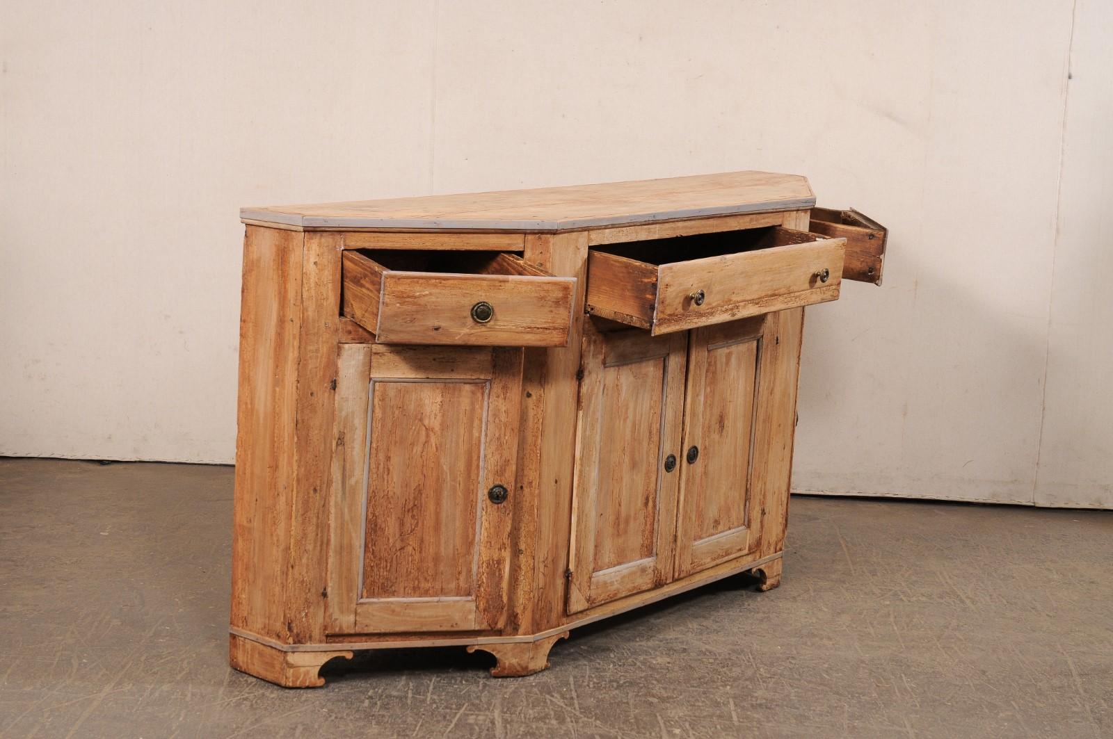 Legno Consolle a buffet in legno sbiancato italiano, inizio XIX secolo. in vendita