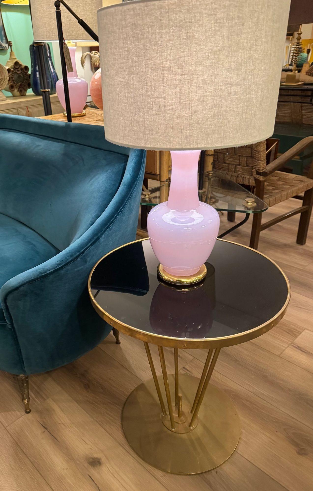 italien An Italian brass and black glass circular side table en vente