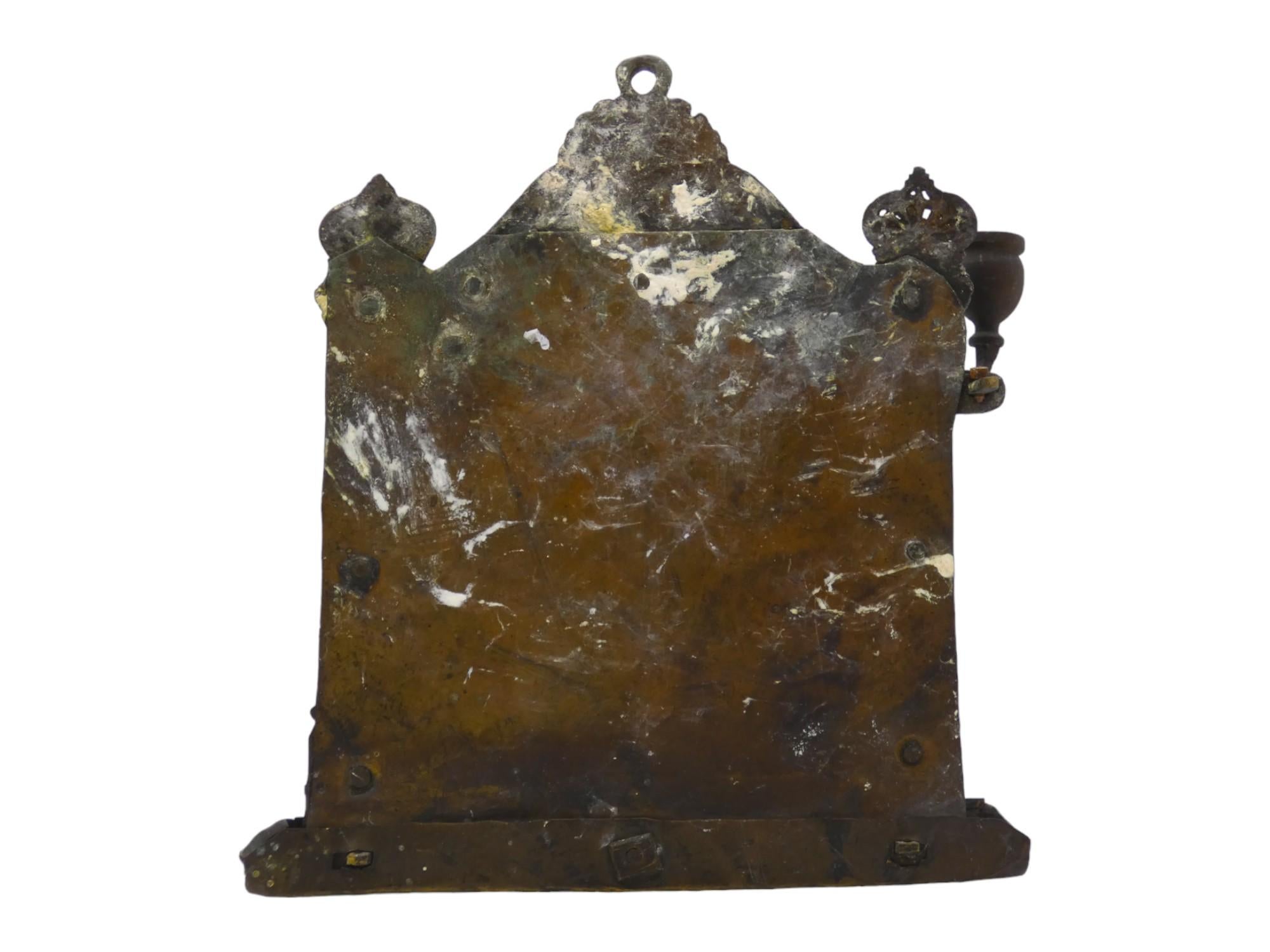 Lampada Hanukkah Menorah in ottone, CIRCA 1800 In condizioni buone in vendita a New York, NY
