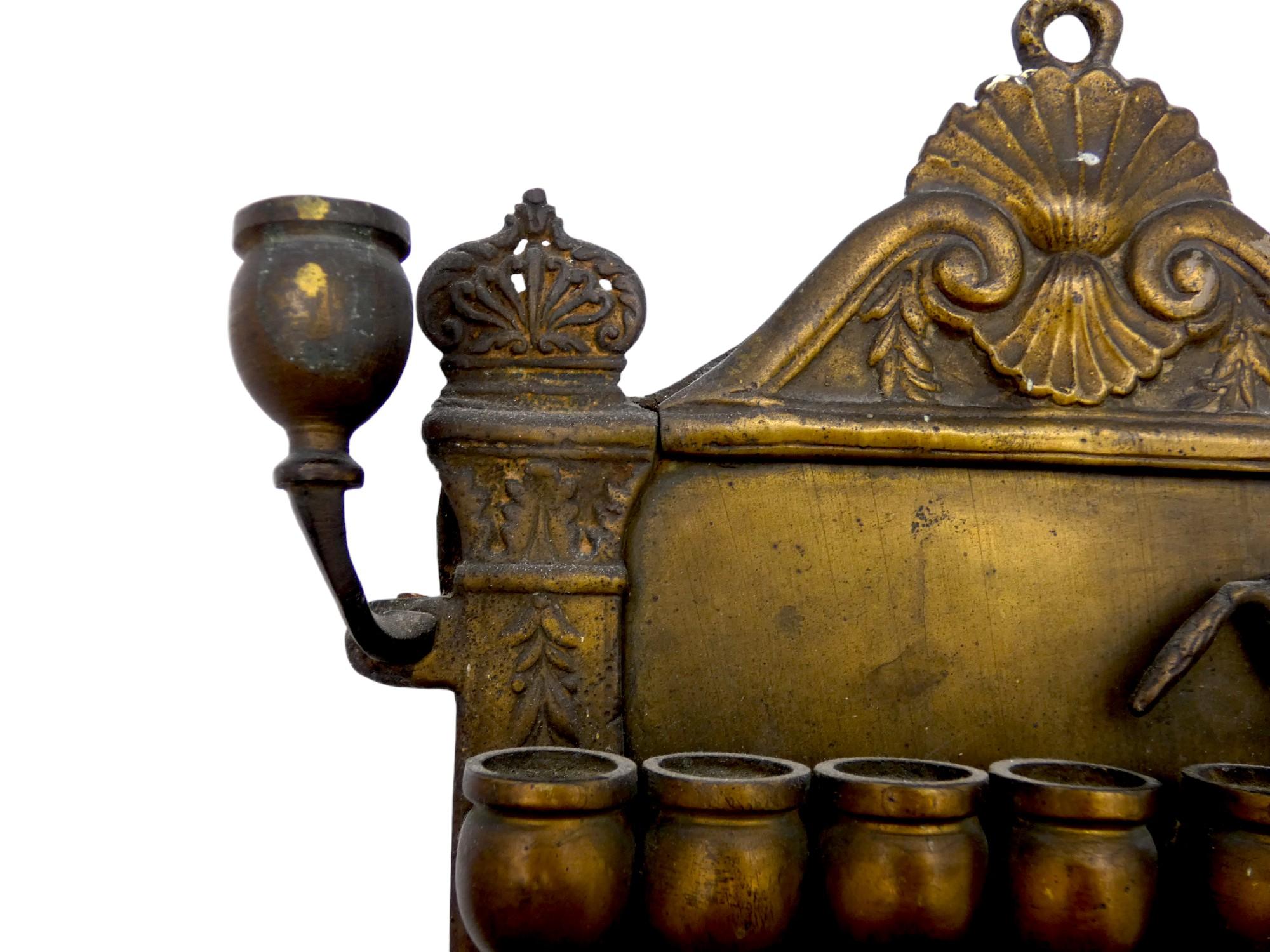 Lampada Hanukkah Menorah in ottone, CIRCA 1800 in vendita 1