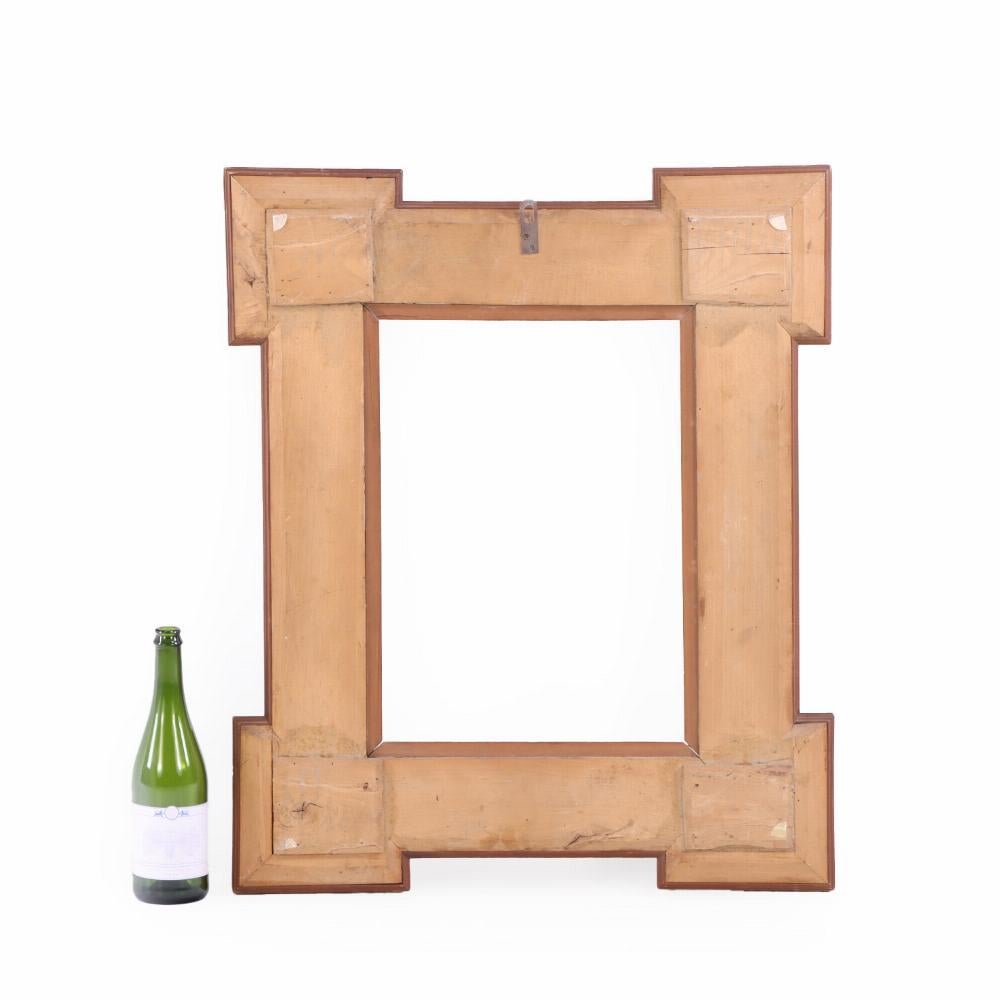 This two-tone frame is a classic with Flemish corners drawing inspiration from the frames of the Dutch and Italian Renaissance.
Interior- H: 19.5