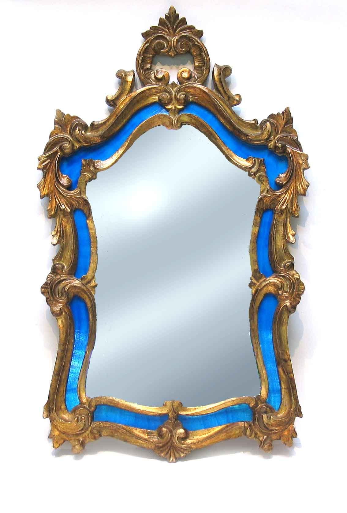 Baroque Un miroir italien en bois doré sculpté de style baroque du 20ème siècle en vente