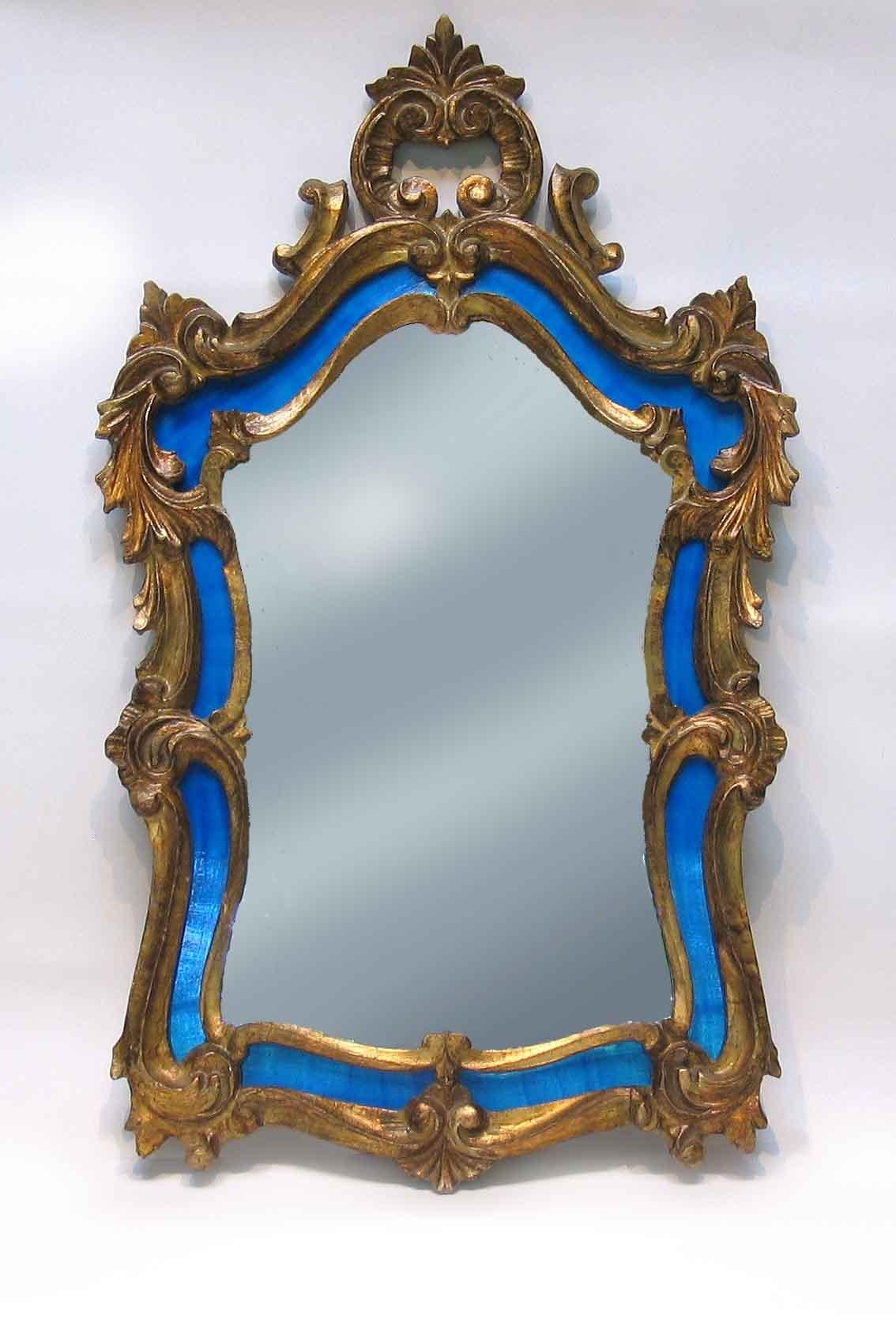 An Italian Carved Giltwood Mirror in the Baroque Style 20th Century For Sale 1