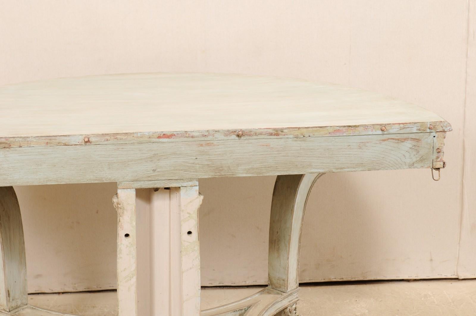 Table console Demi-Lune italienne avec ornement magnifiquement sculpté et colonne cannelée en vente 5