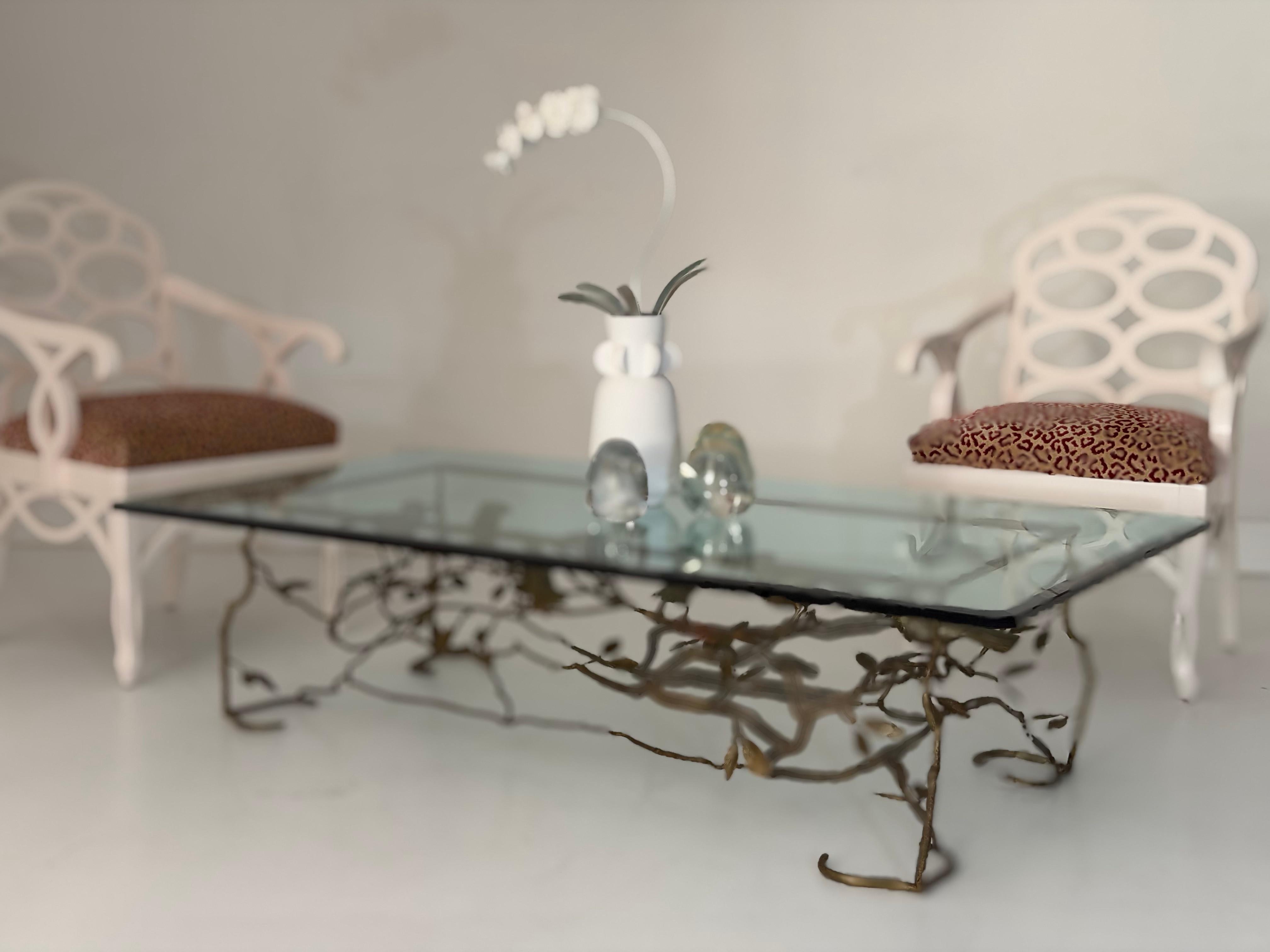 Mesa de cóctel italiana de latón fundido con pájaros y ramas en venta 6