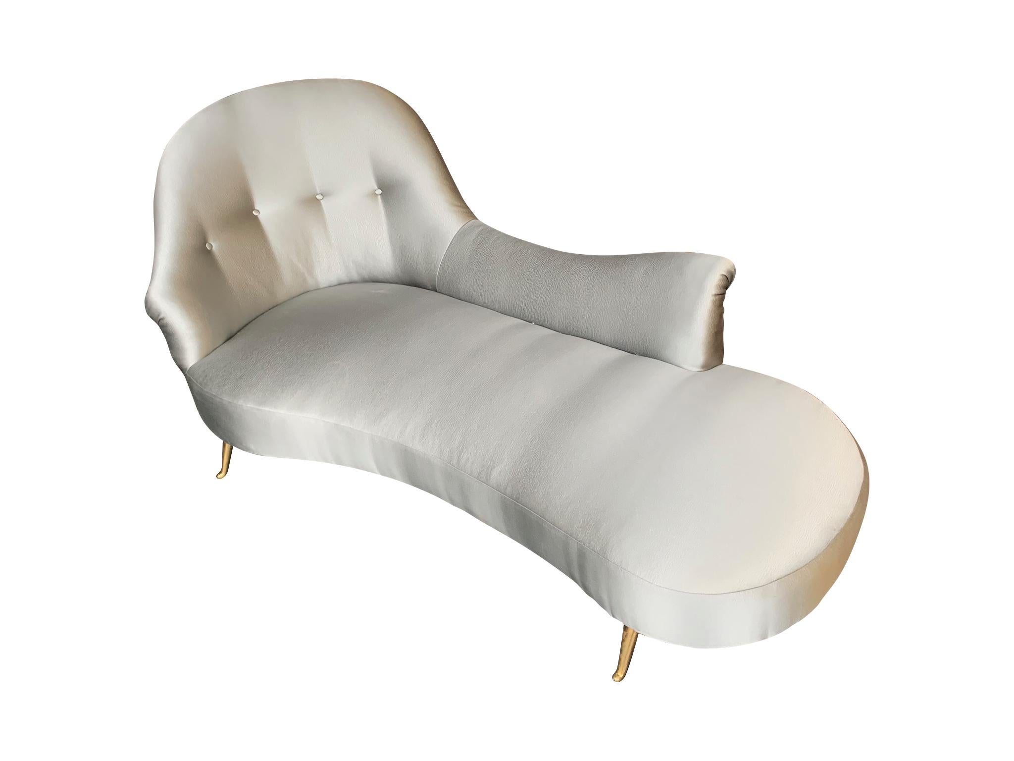 Mid-Century Modern Italian Chaise Longue Upholstered in Champagne Grey Fabric with Brass Feet