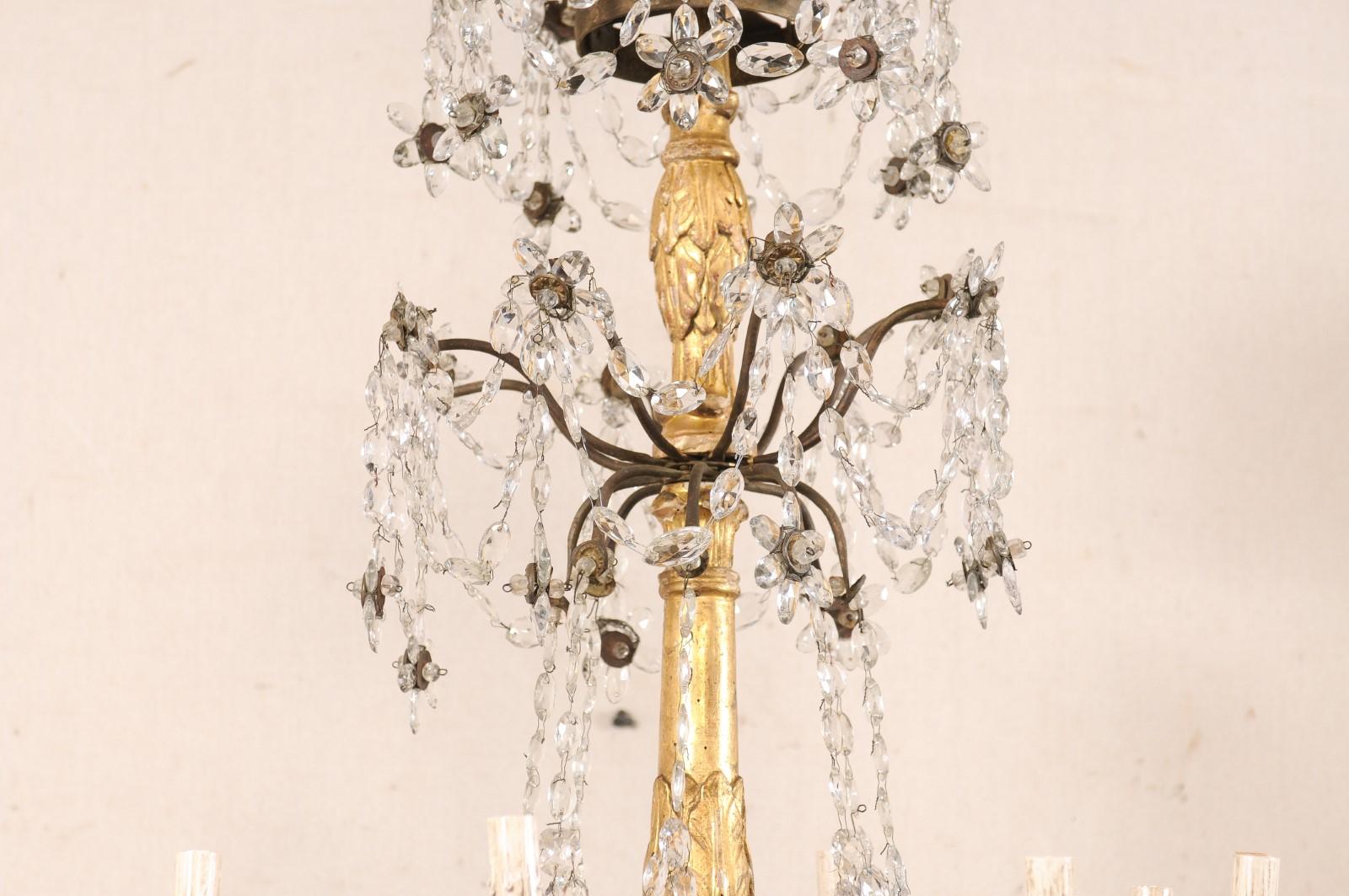 Cristal Lustre italien à colonnes en cristal et bois doré, recâblé pour les États-Unis en vente