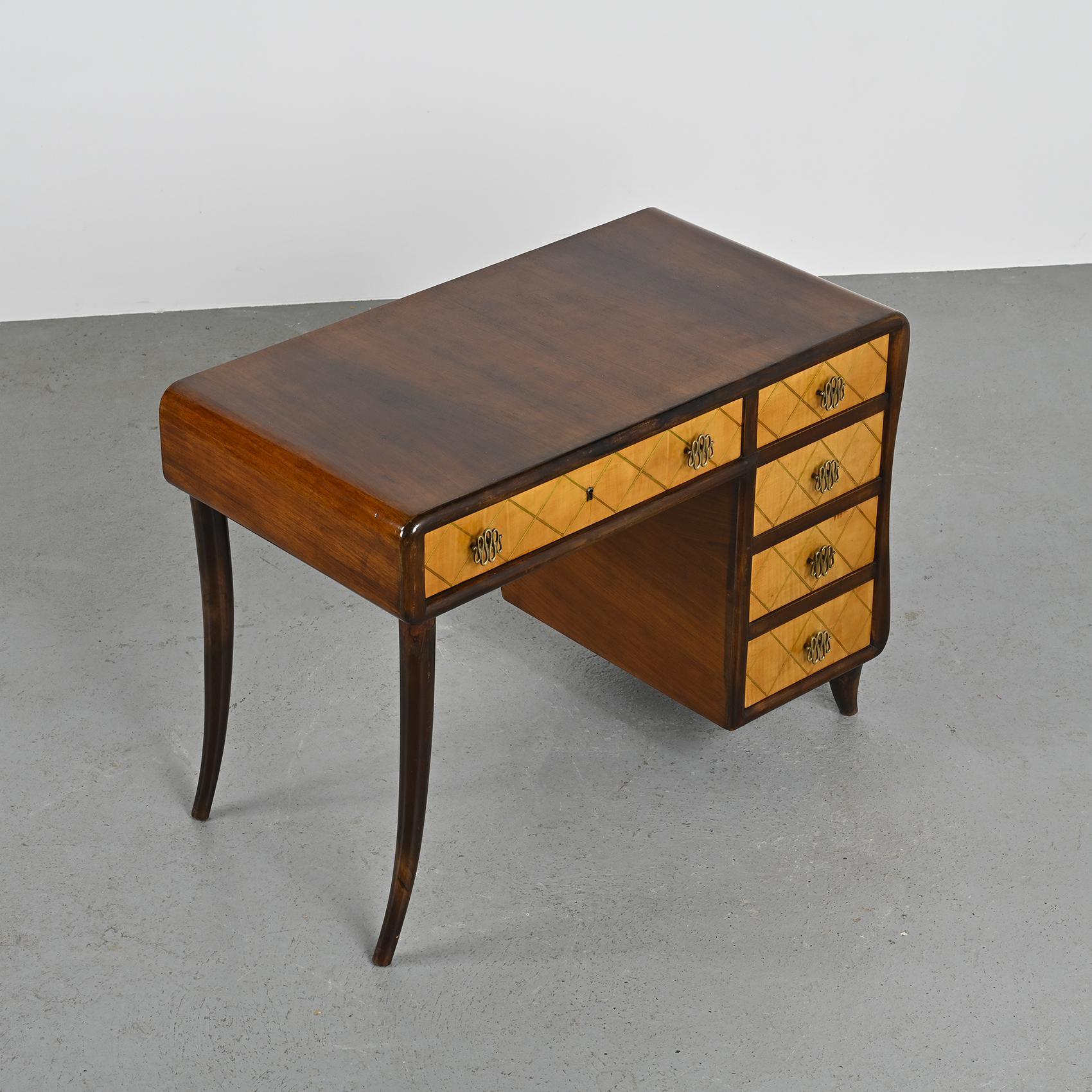 Mid-Century Modern Bureau italien attribué à Osvaldo Borsani, vers 1940