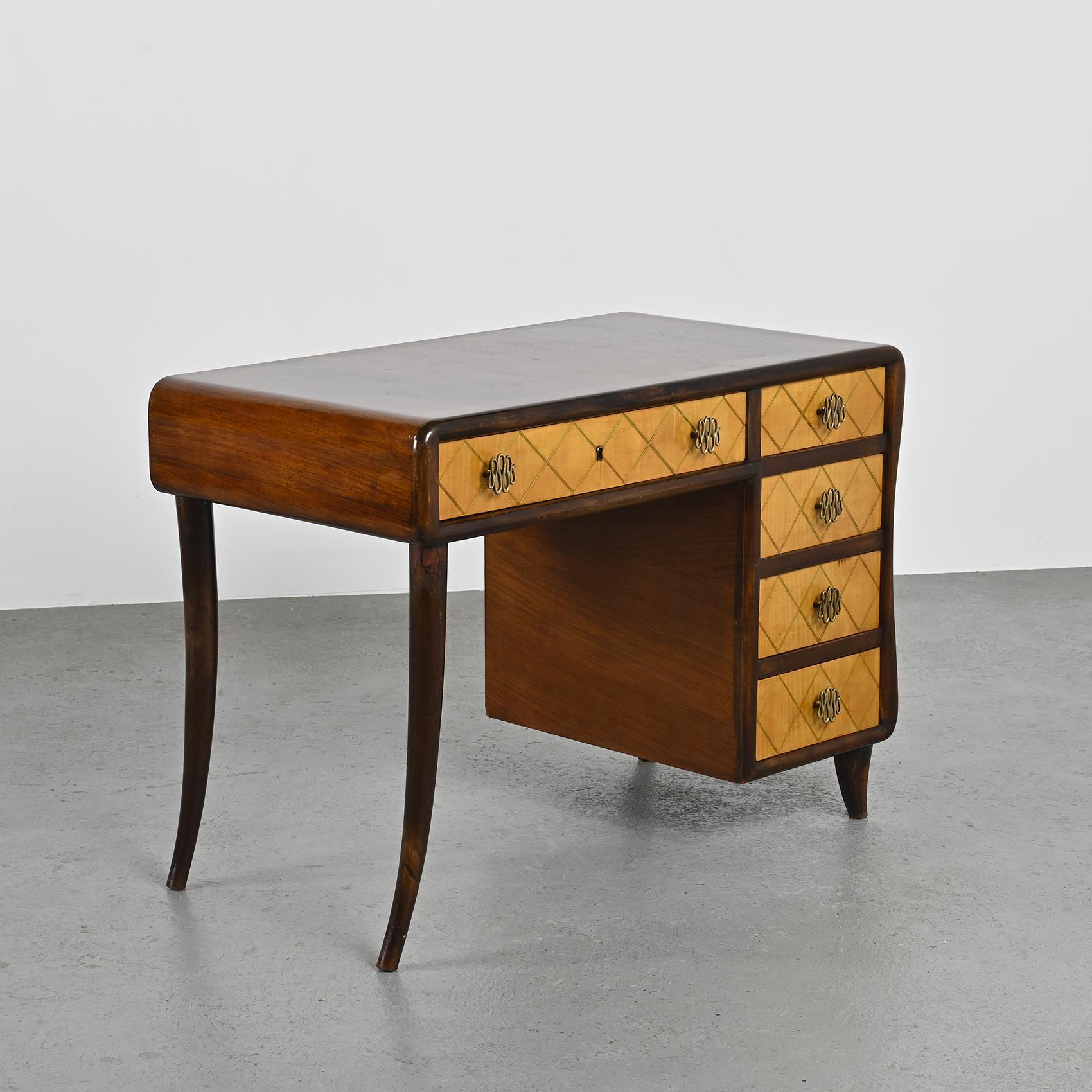 An Italian Desk attributed to Osvaldo Borsani, circa 1940 For Sale 3