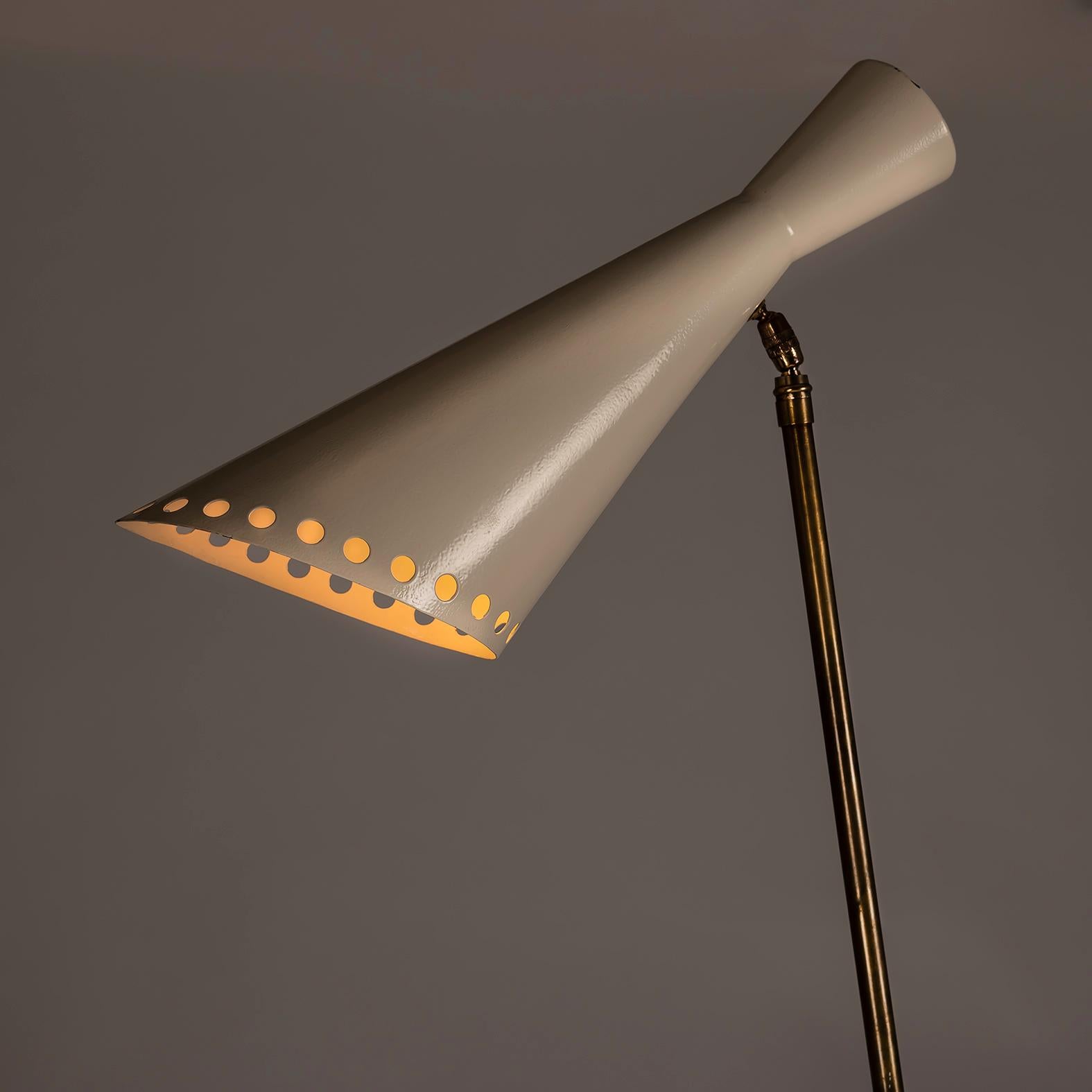 The Italian Diabolo Floor Lamp in Brass and Metal Lacquered from the 1950s stands as a remarkable testament to the creativity and craftsmanship of mid-century Italian design. What sets this lamp apart is its distinctive diabolo shape, a sleek and