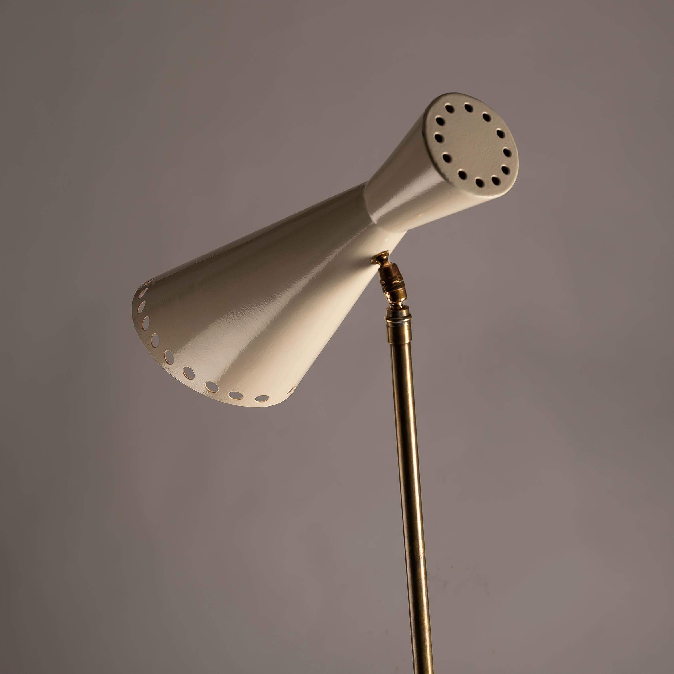 An Italian Diabolo floor Lamp in Brass and Metal Lacquered, 1950s For Sale 1