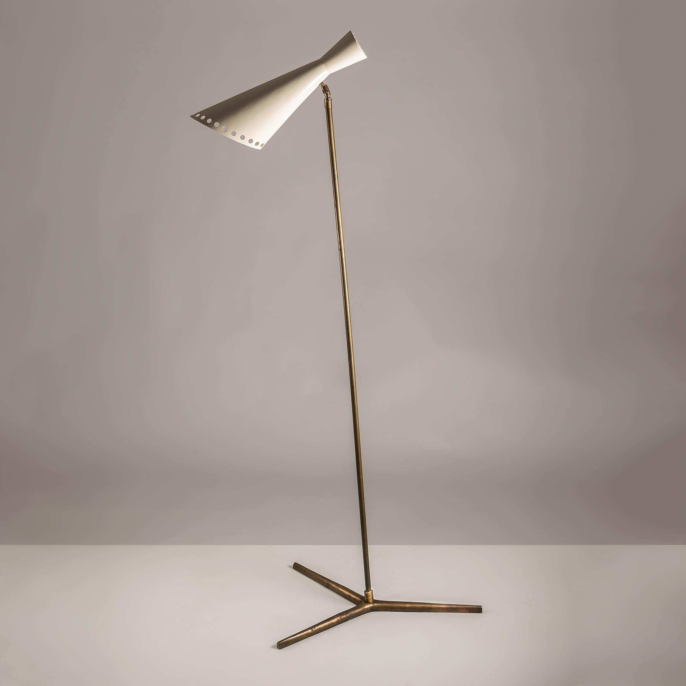 An Italian Diabolo floor Lamp in Brass and Metal Lacquered, 1950s For Sale 2