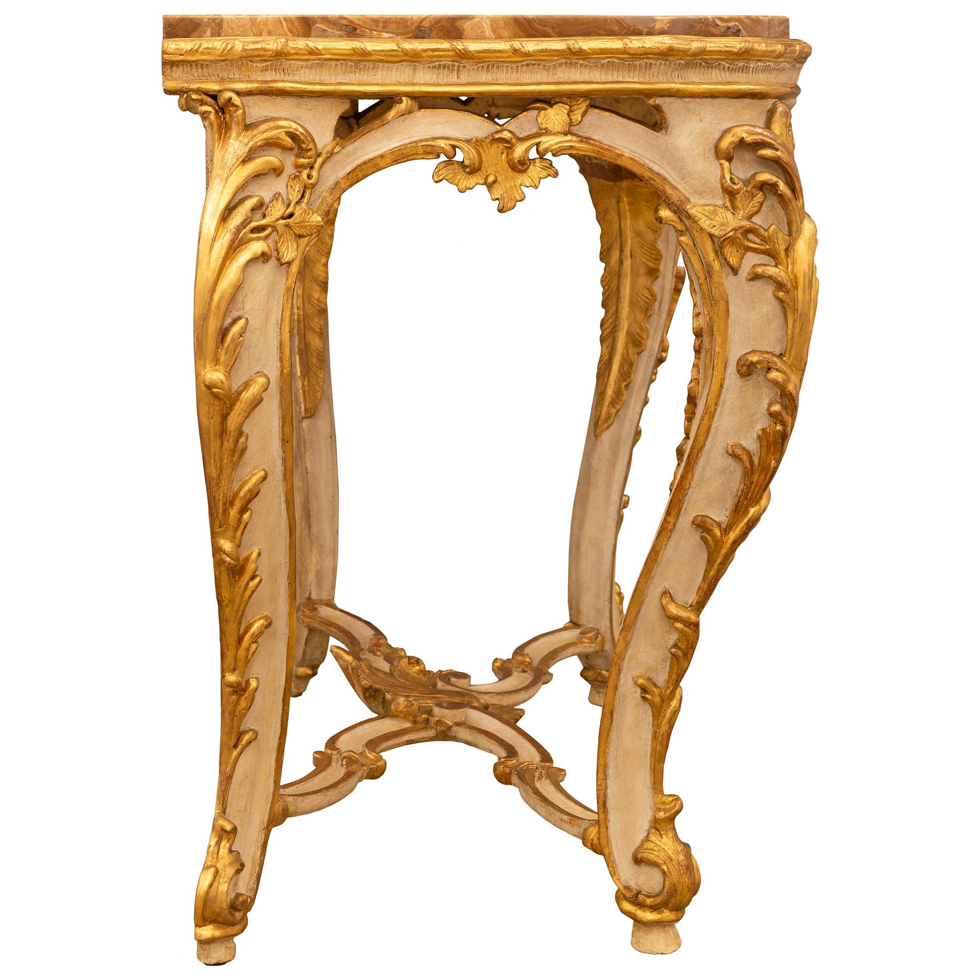 Eine italienische Konsole aus Alabastro Fiorito aus venezianischem St. Giltwood des frühen 18. (Patiniert) im Angebot