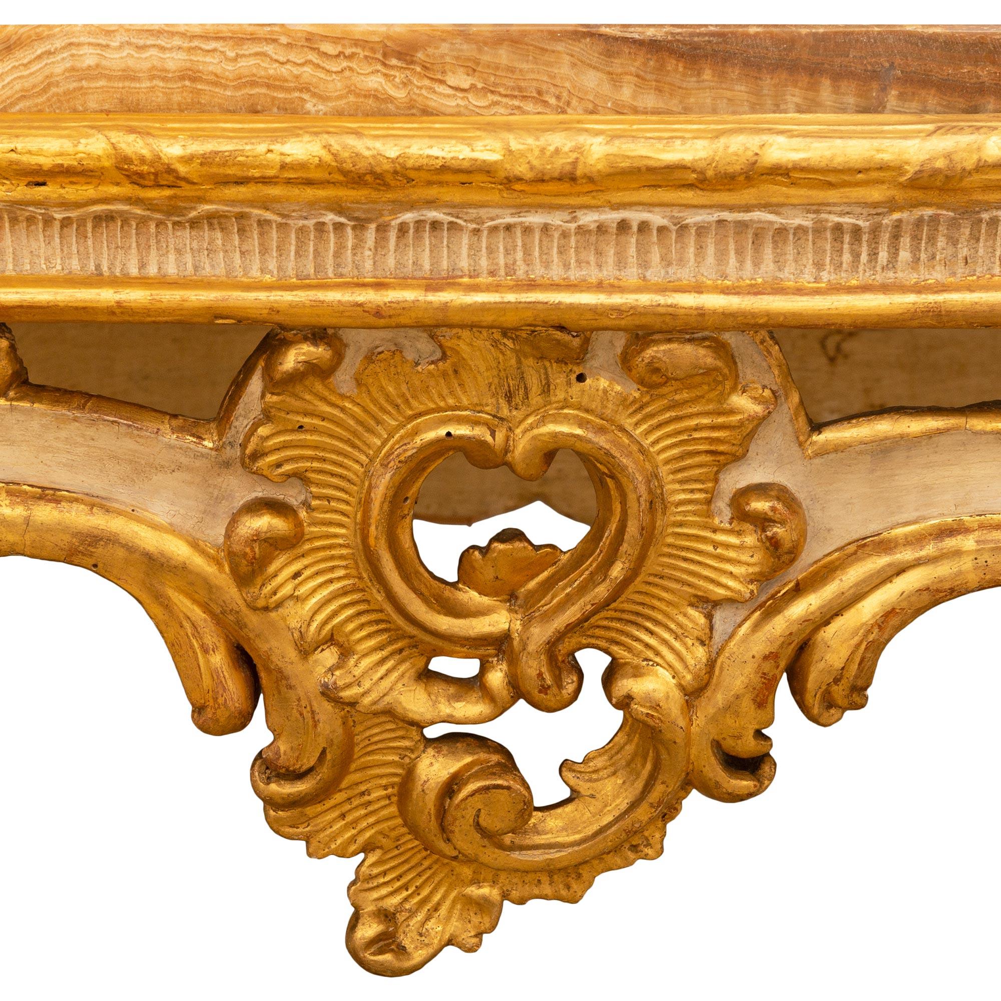 Eine italienische Konsole aus Alabastro Fiorito aus venezianischem St. Giltwood des frühen 18. (18. Jahrhundert) im Angebot